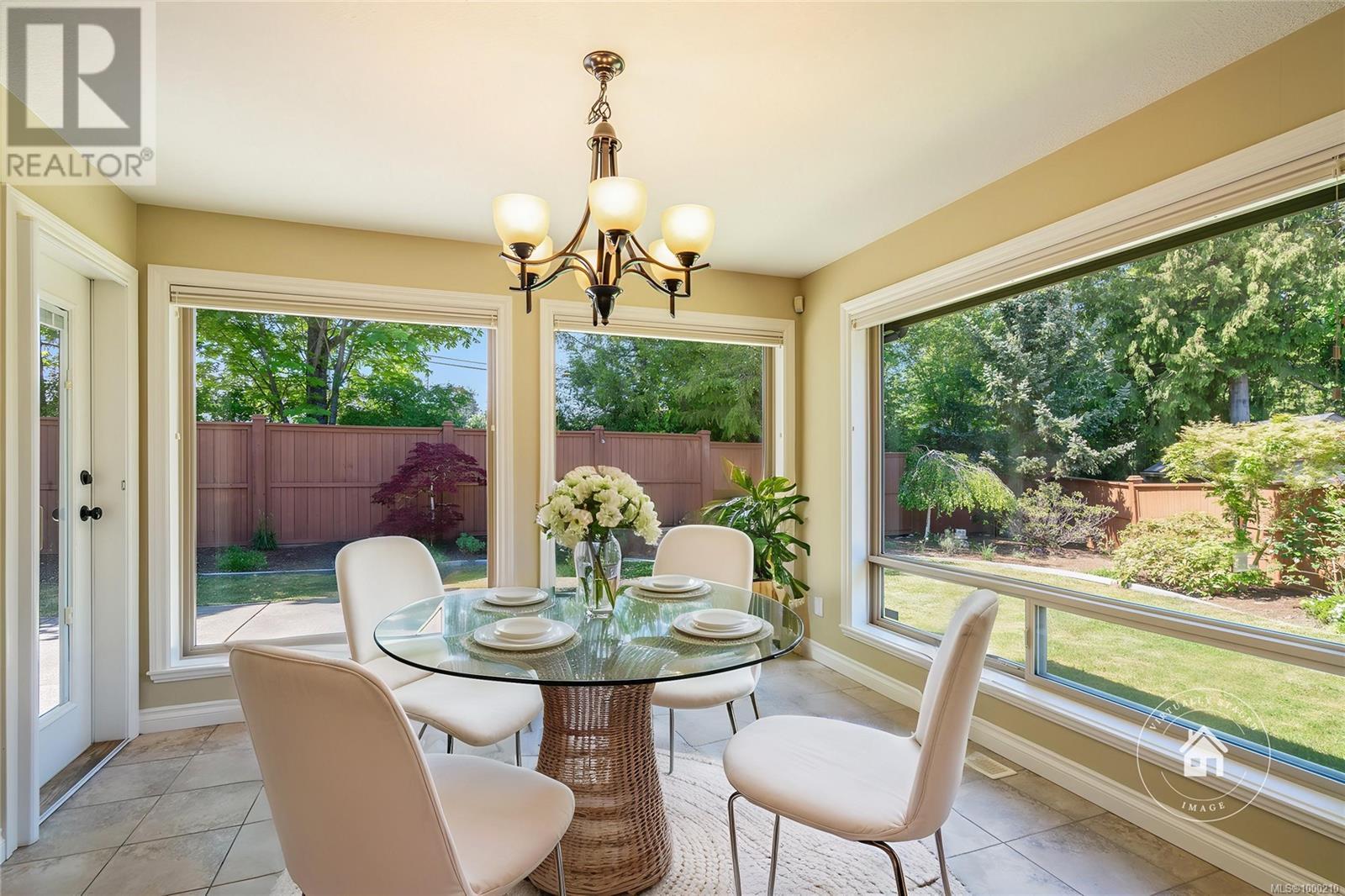 Property at 978 Cantebury Pl image 5