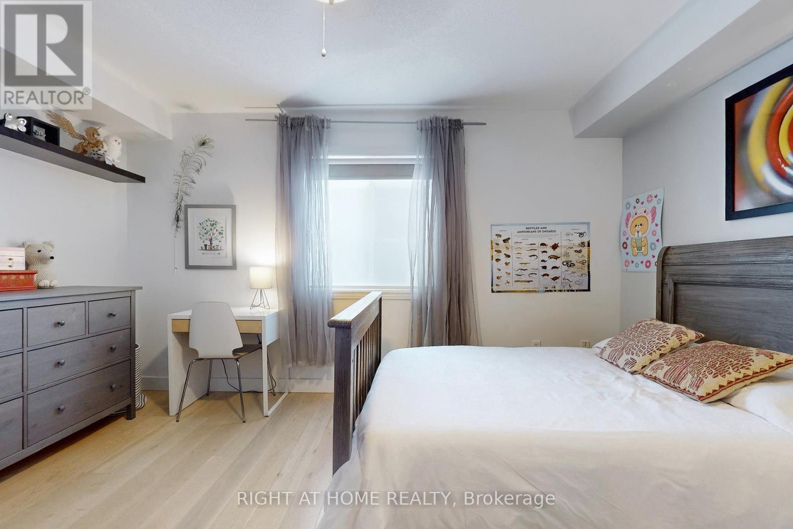 6 Grogan Mews, Toronto, Ontario  M6H 4J9 - Photo 18 - W12156810