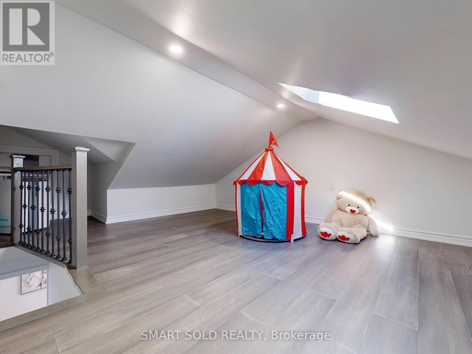 5 Khedive Avenue, Toronto, Ontario  M6A 2G1 - Photo 12 - C12156817
