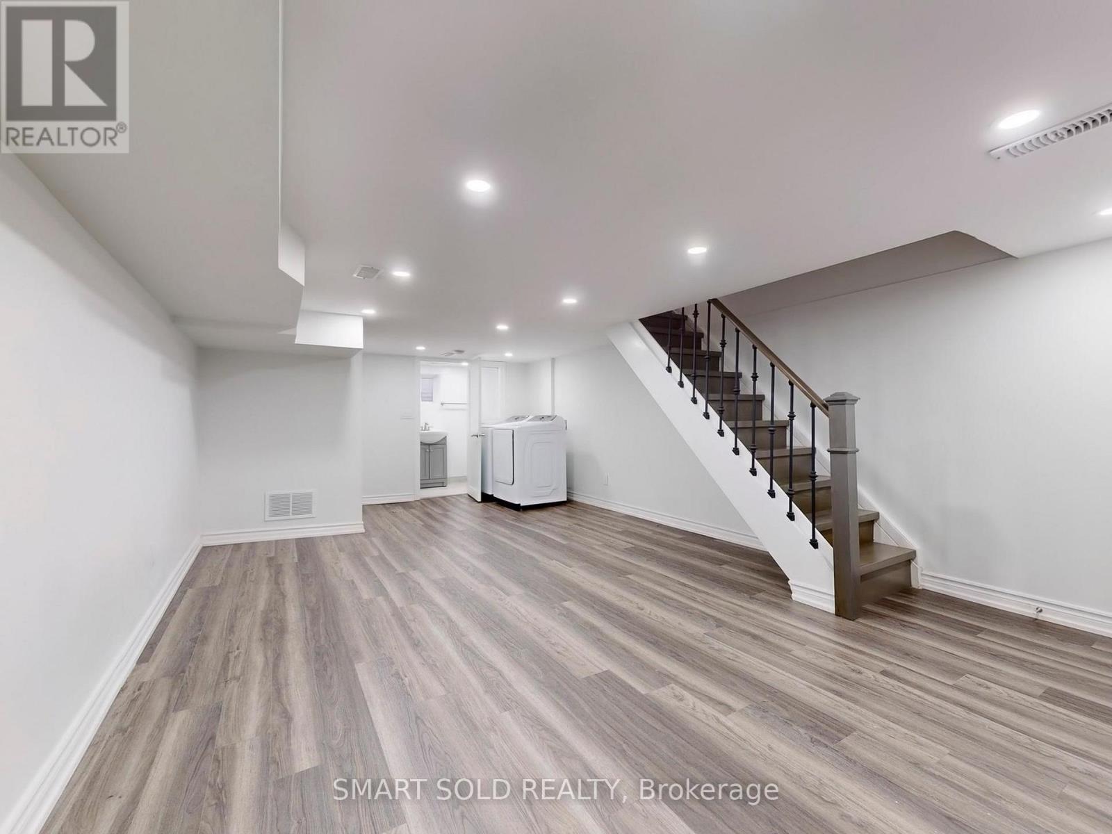 5 Khedive Avenue, Toronto, Ontario  M6A 2G1 - Photo 14 - C12156817