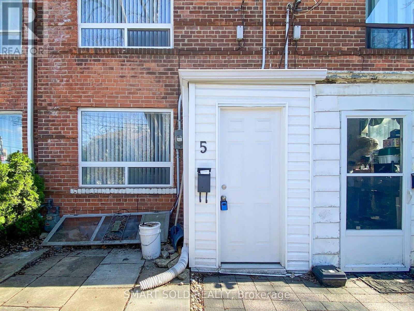 5 Khedive Avenue, Toronto, Ontario  M6A 2G1 - Photo 17 - C12156817