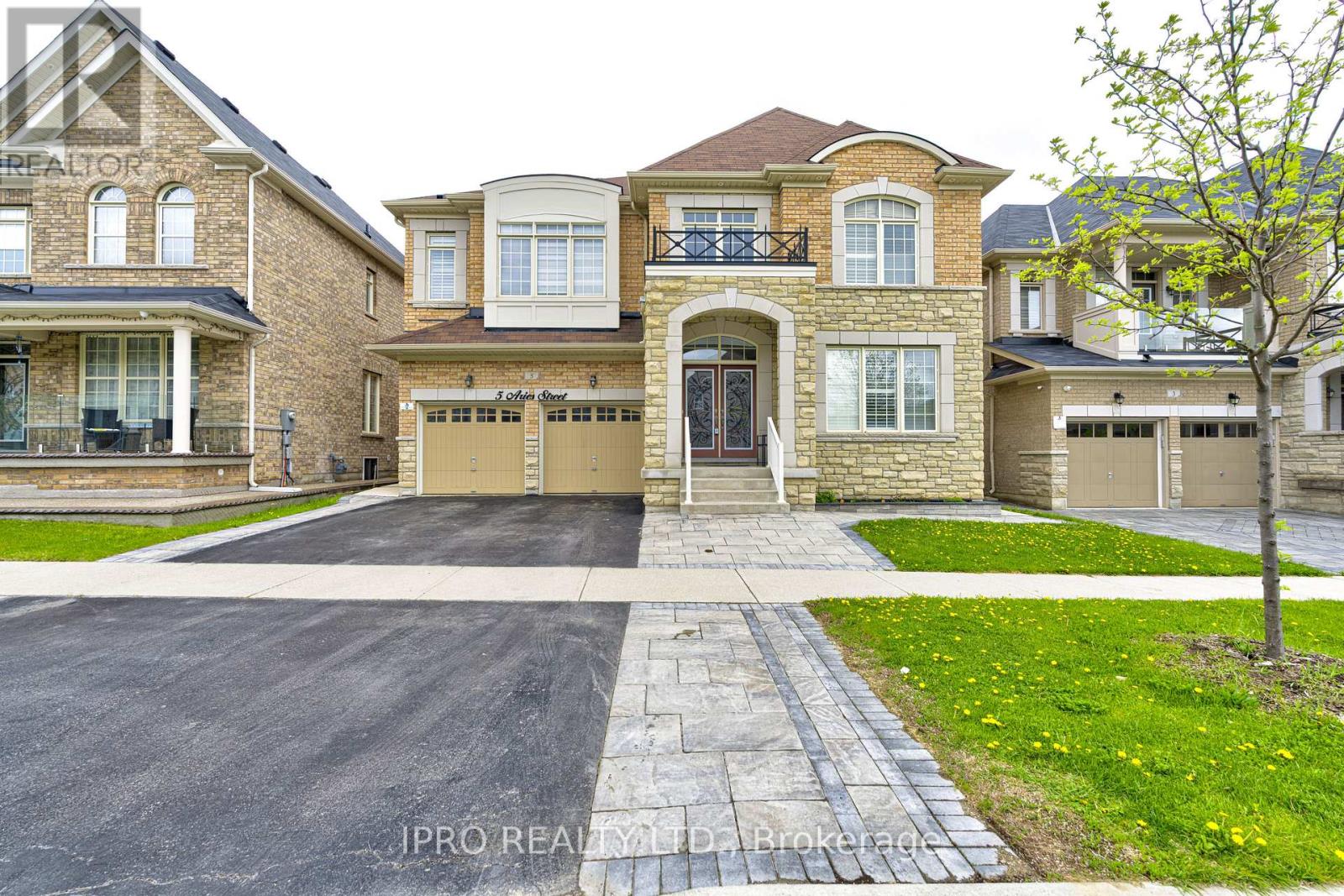 5 Aries Street, Brampton, Ontario  L6Y 5Z2 - Photo 2 - W12156814
