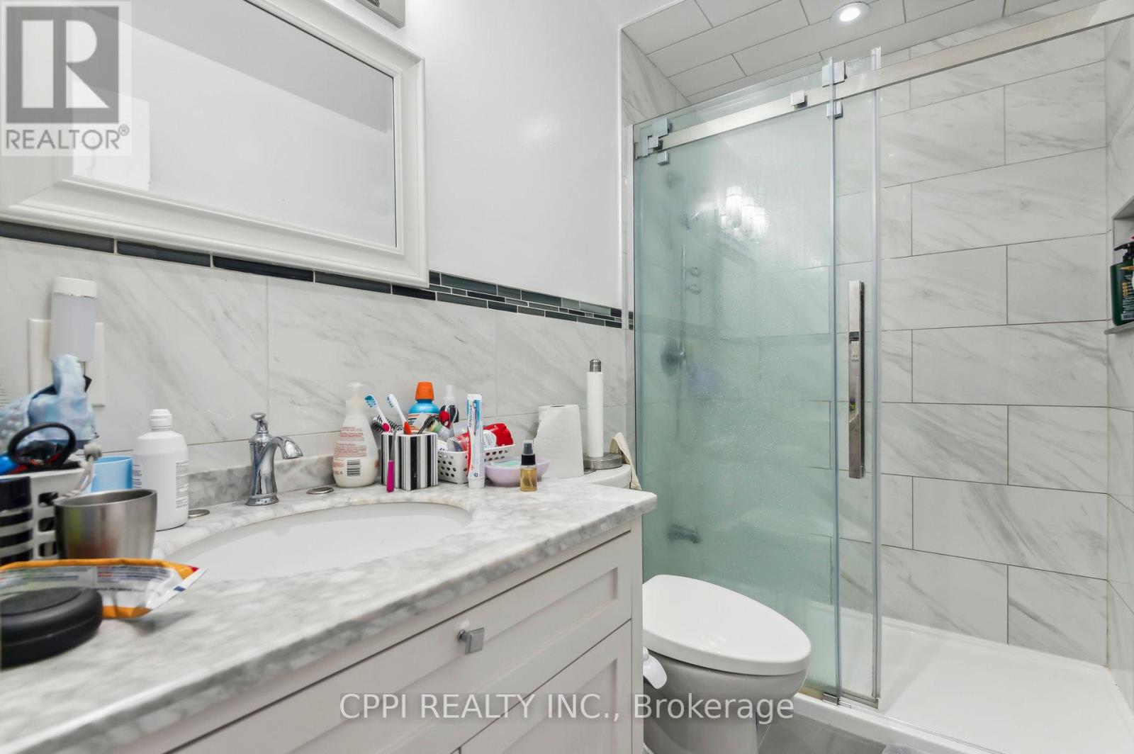 2c Bexley Crescent, Toronto, Ontario  M6N 2P5 - Photo 10 - W12156820