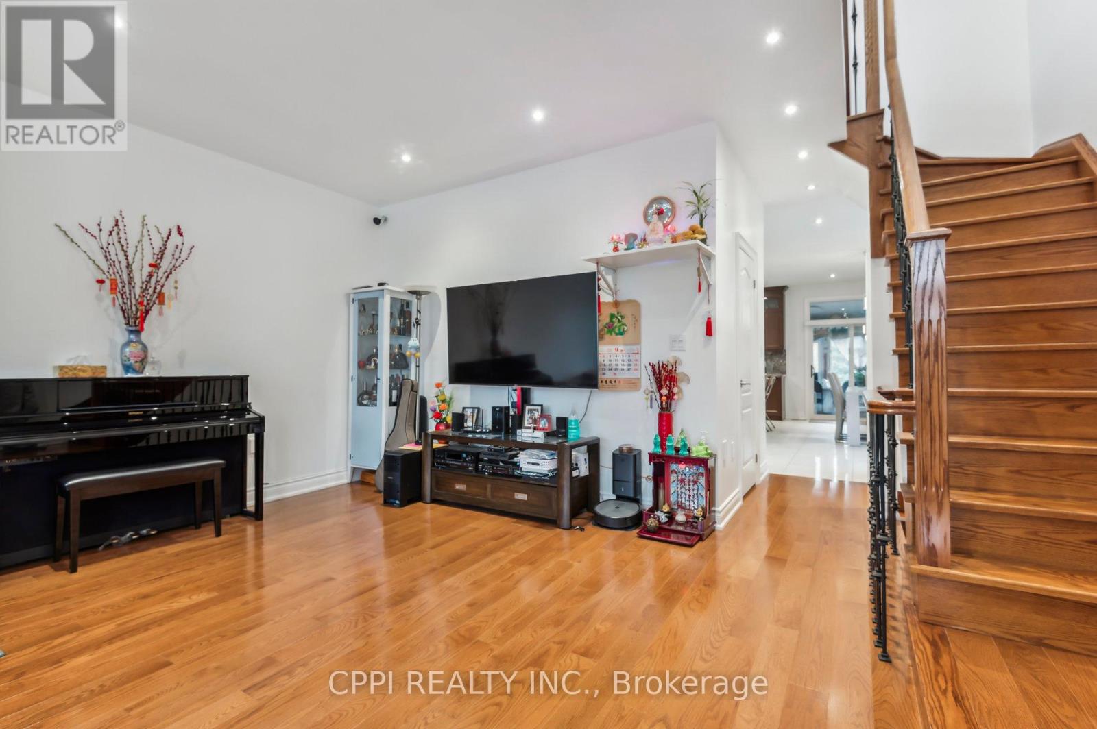 2c Bexley Crescent, Toronto, Ontario  M6N 2P5 - Photo 3 - W12156820