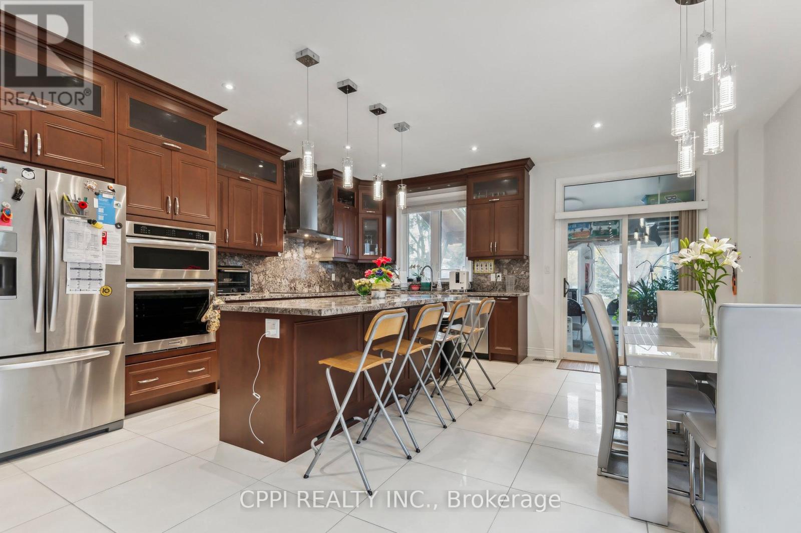 2c Bexley Crescent, Toronto, Ontario  M6N 2P5 - Photo 4 - W12156820