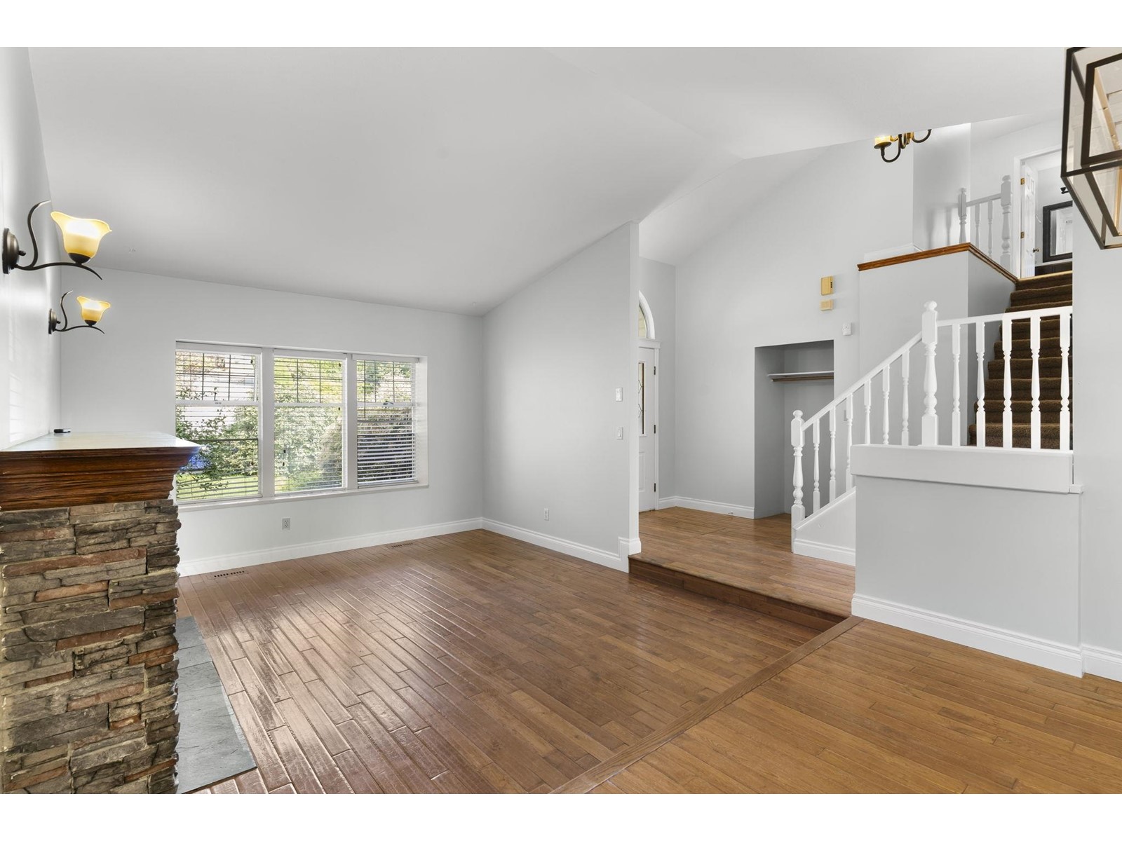 33480 Blueberry Drive, Mission, British Columbia  V2V 6E7 - Photo 5 - R2995551