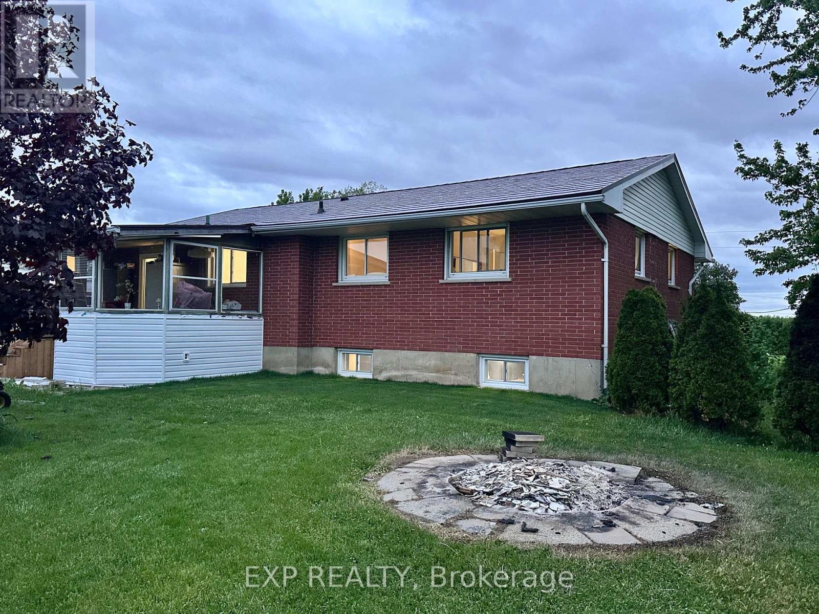 9235 Hickory Drive, Strathroy Caradoc, Ontario  N7G 3H3 - Photo 9 - X12156825