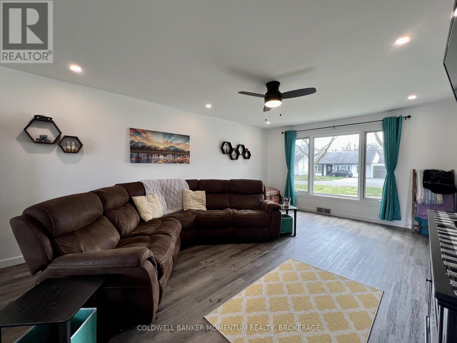 43 Beamer Avenue, St. Catharines (Bunting/linwell), Ontario  L2M 2L6 - Photo 2 - X12097722