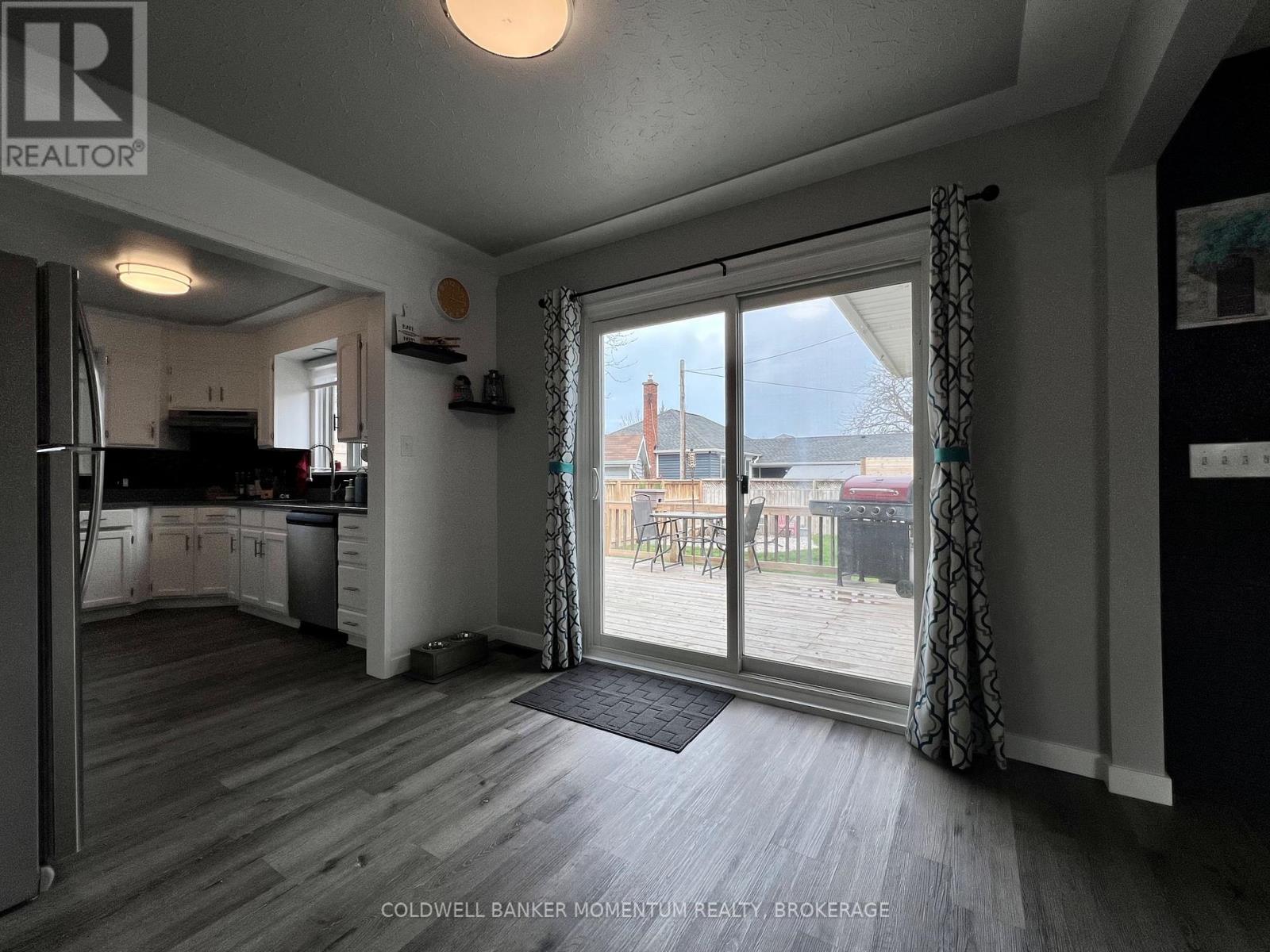 43 Beamer Avenue, St. Catharines (Bunting/linwell), Ontario  L2M 2L6 - Photo 11 - X12097722