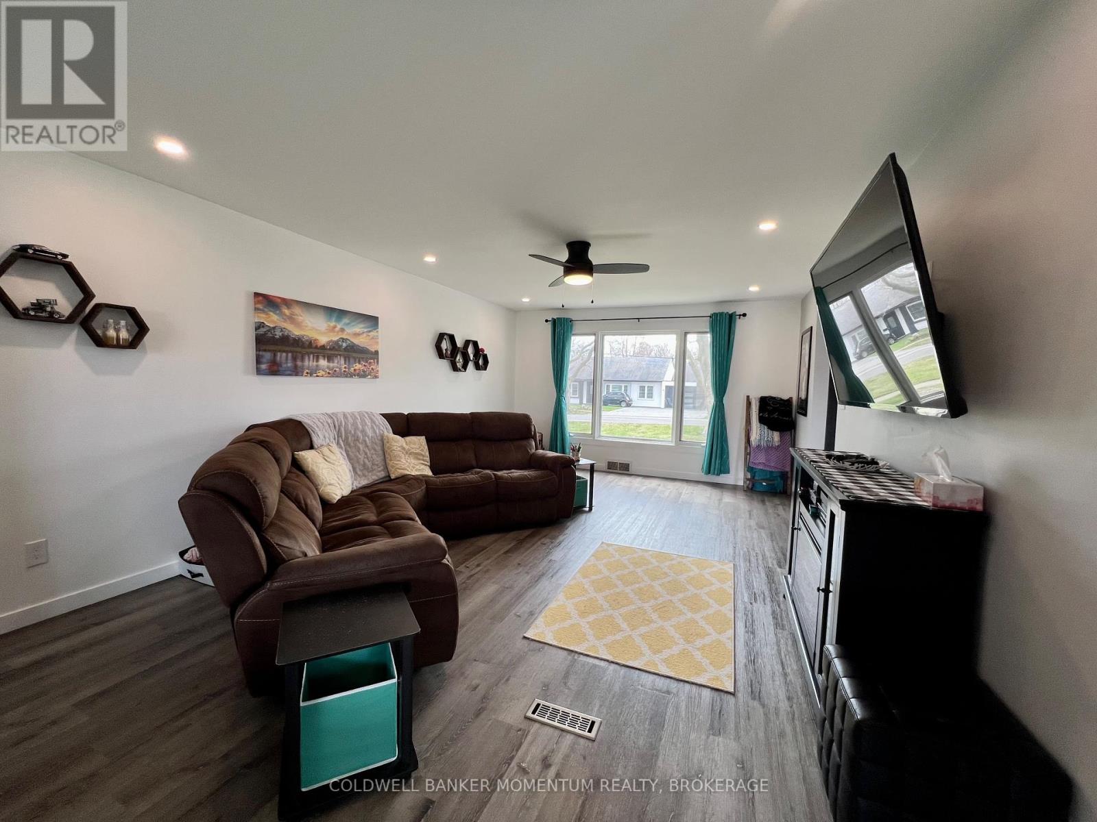 43 Beamer Avenue, St. Catharines (Bunting/linwell), Ontario  L2M 2L6 - Photo 3 - X12097722