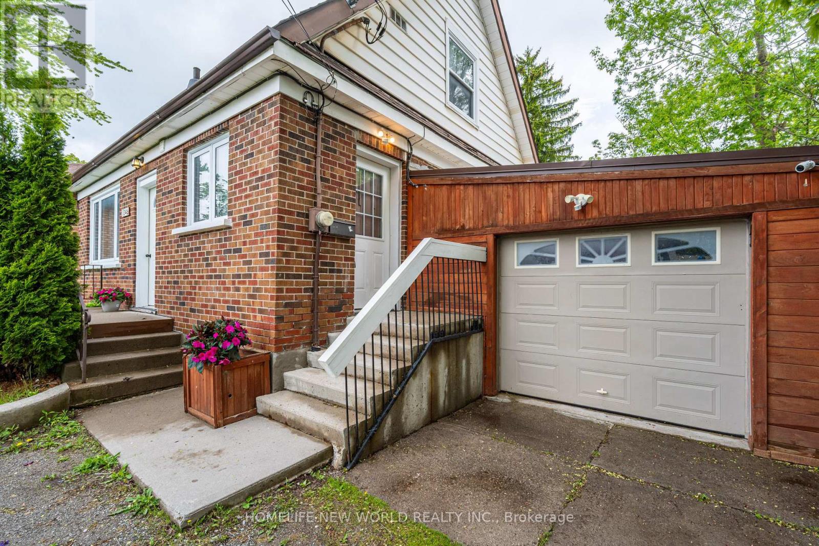 1046 Western Avenue, Peterborough Central, Ontario  K9J 5W4 - Photo 3 - X12156851