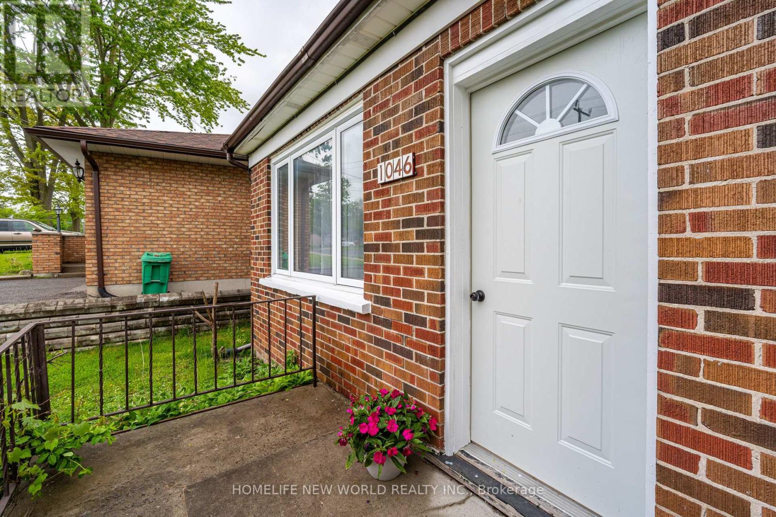 1046 Western Avenue, Peterborough Central, Ontario  K9J 5W4 - Photo 4 - X12156851