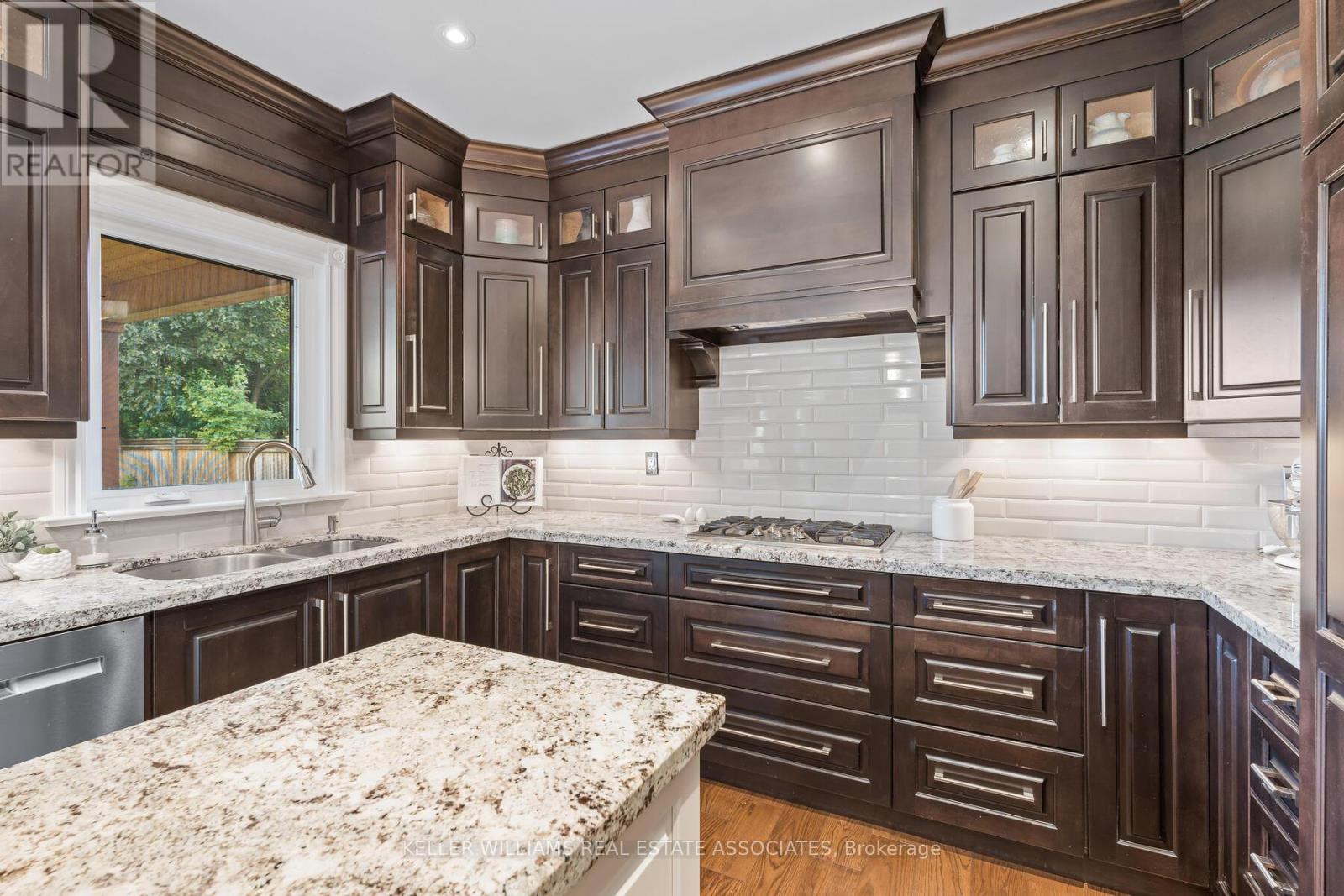 17 Oak Ridge Drive, Halton Hills, Ontario  L7G 5G6 - Photo 11 - W12138509