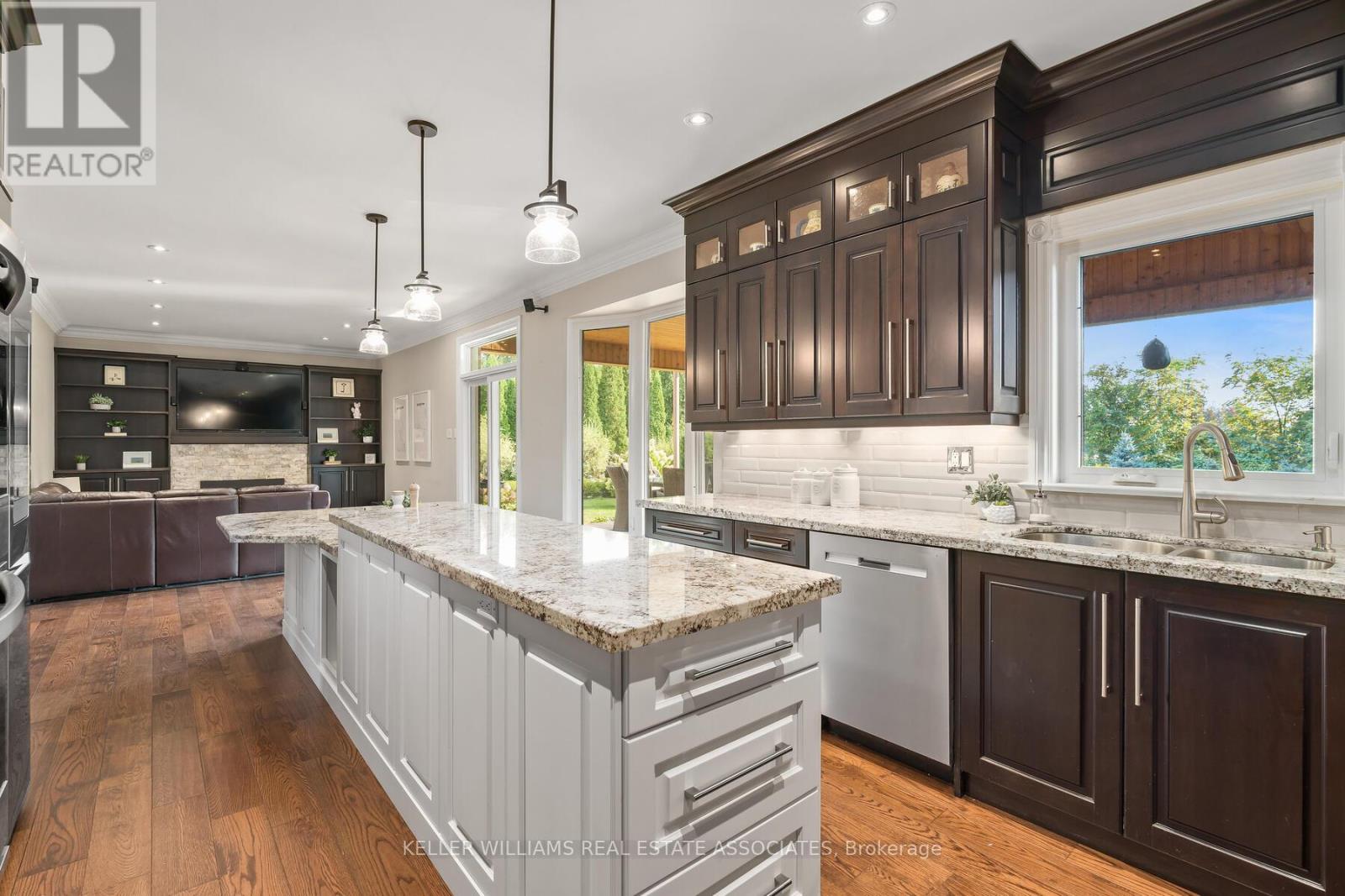 17 Oak Ridge Drive, Halton Hills, Ontario  L7G 5G6 - Photo 12 - W12138509