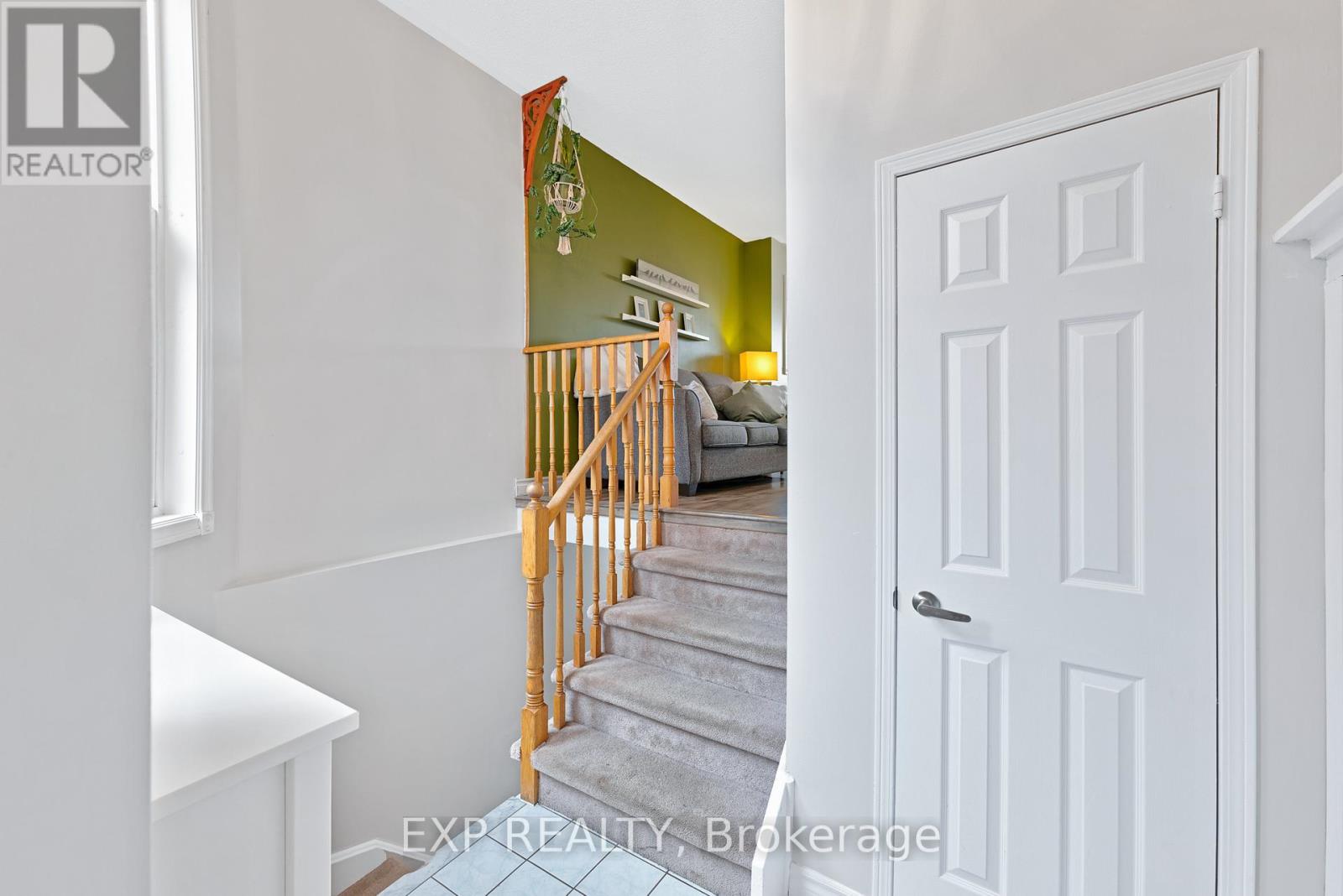 19 Silkwood Crescent, Brampton, Ontario  L6X 4L1 - Photo 6 - W12156856