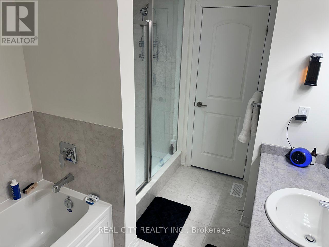 37 George Brier Drive W, Brant (Paris), Ontario  N3L 0L1 - Photo 13 - X12156858