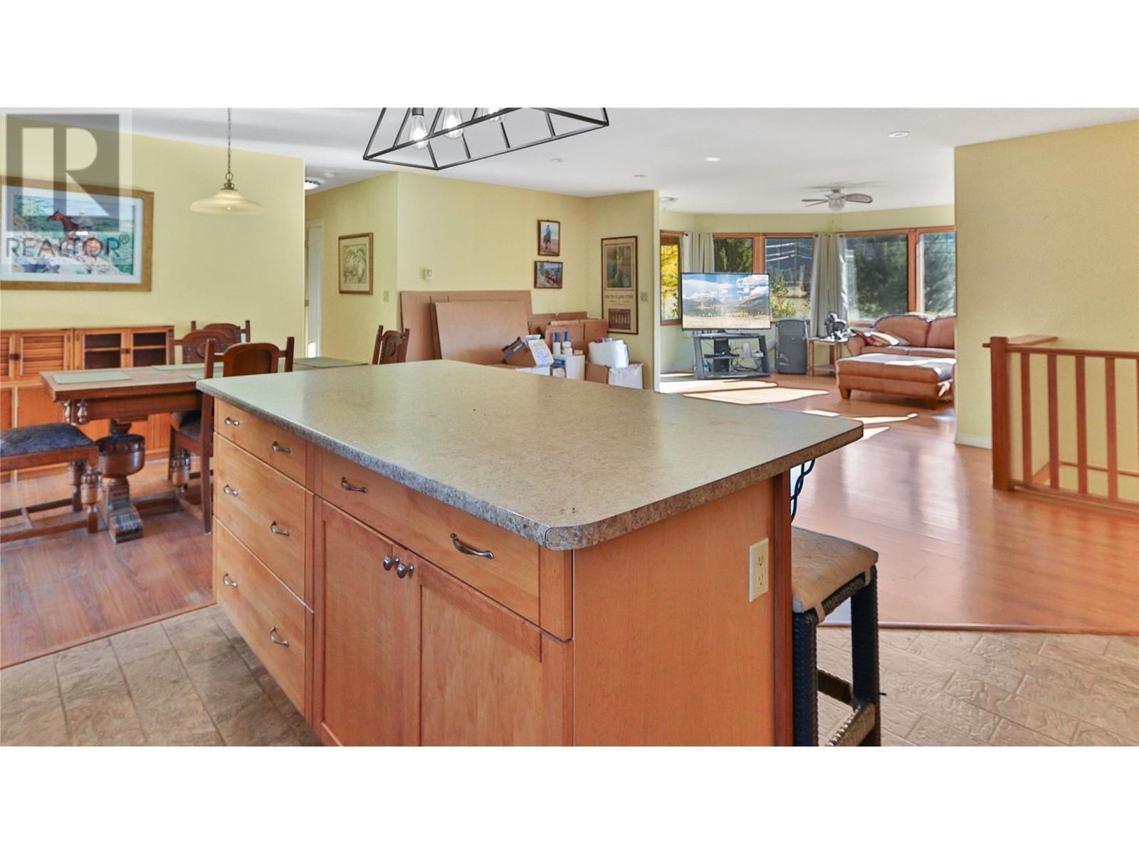 3225 Hwy 3, Rock Creek, British Columbia  V0H 1Y0 - Photo 11 - 10326575