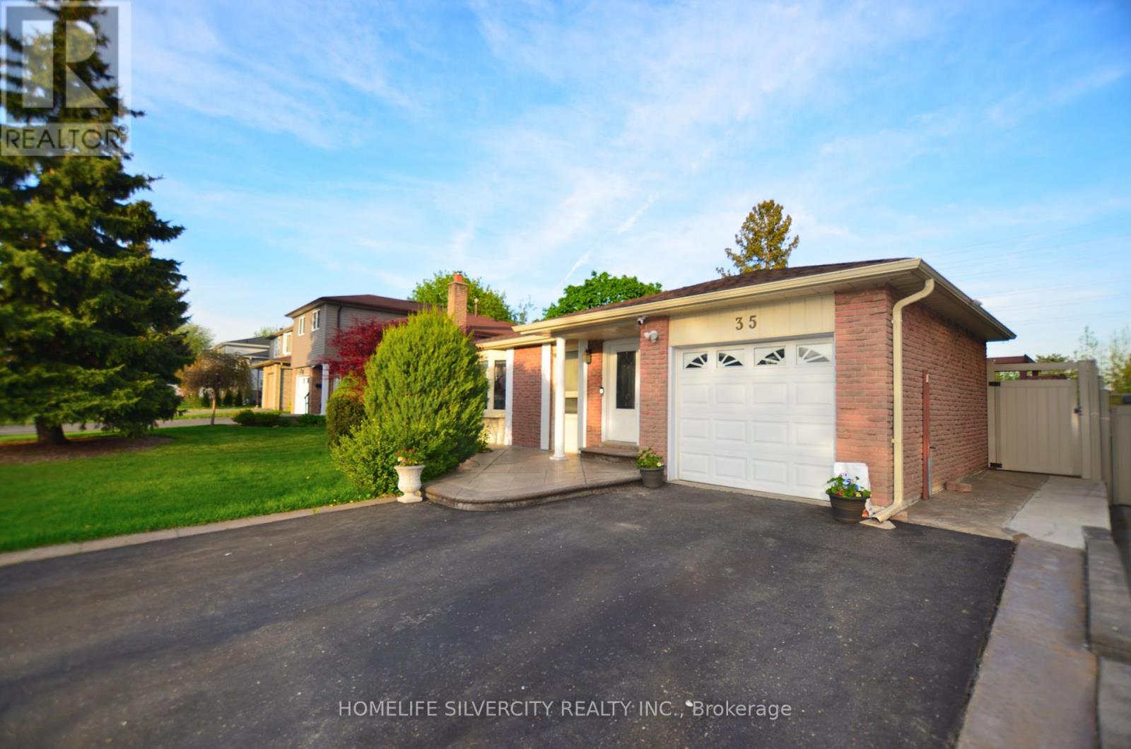 Property at 35 GENEVA CRESCENT image 3