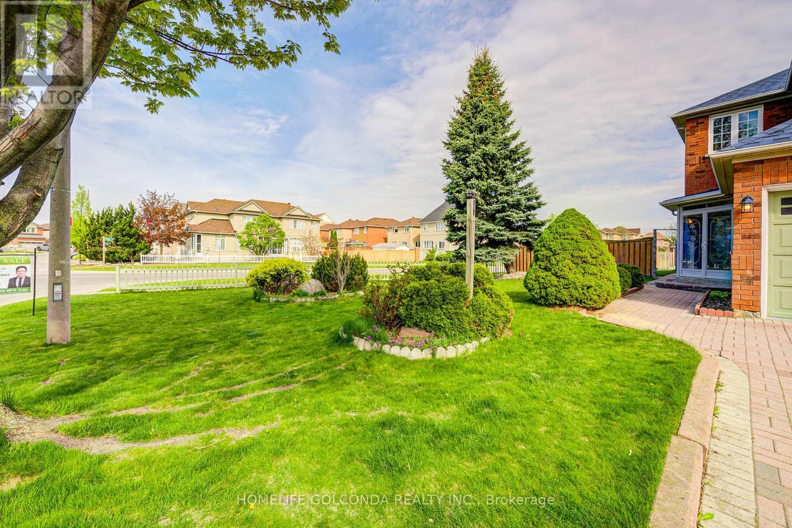 2 Eastpine Drive, Markham, Ontario  L3R 4Z2 - Photo 3 - N12149460