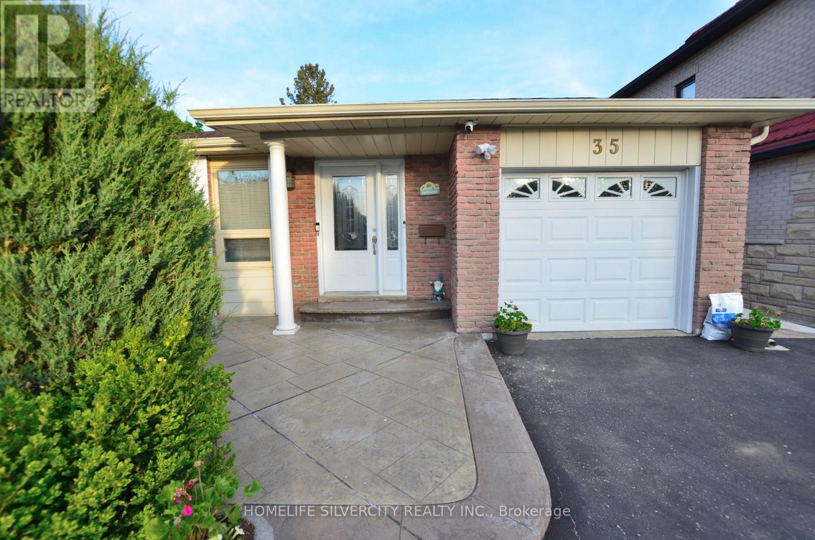 Property at 35 GENEVA CRESCENT image 5