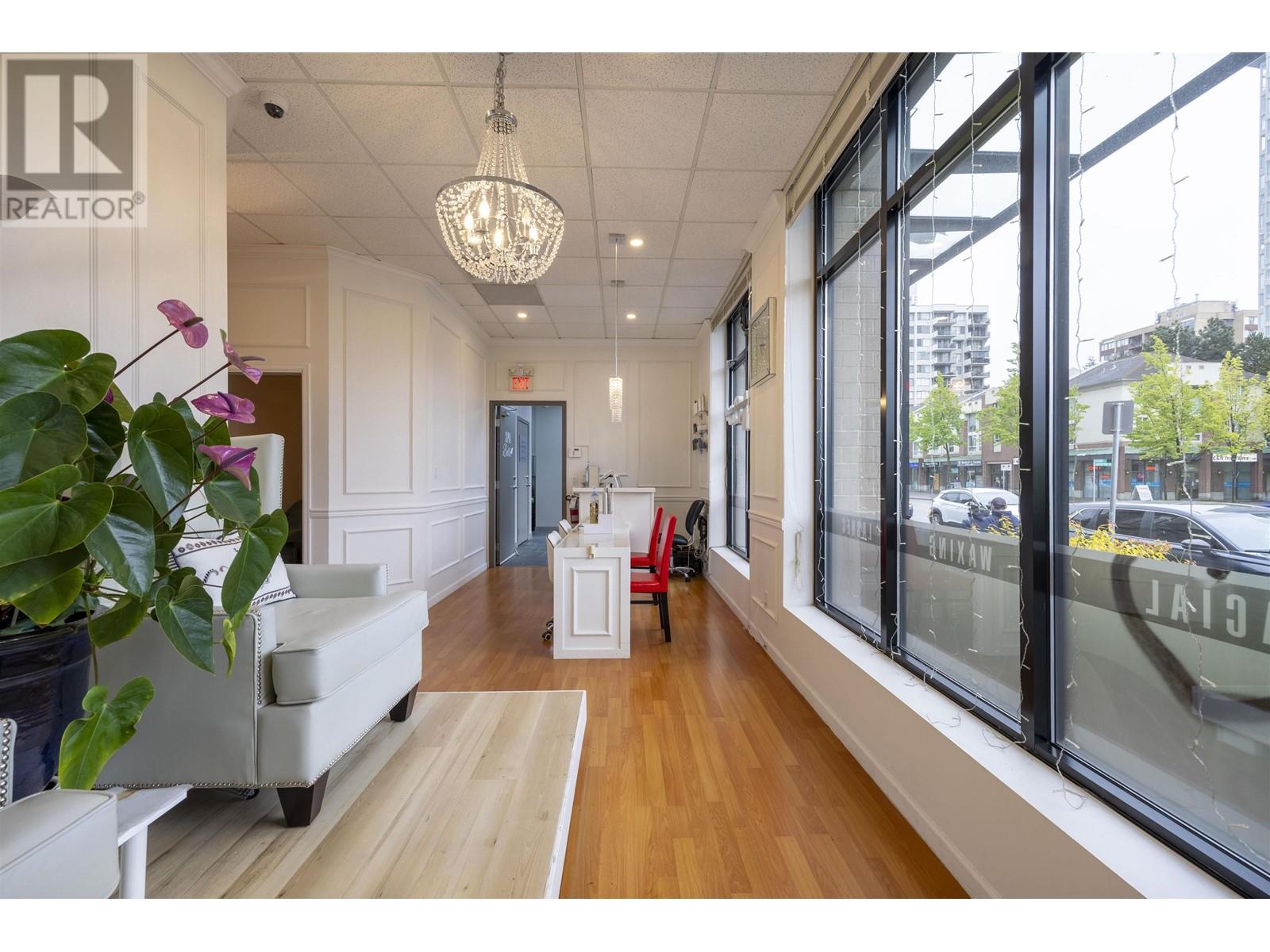 Property at 101 6983 KINGSWAY image 4