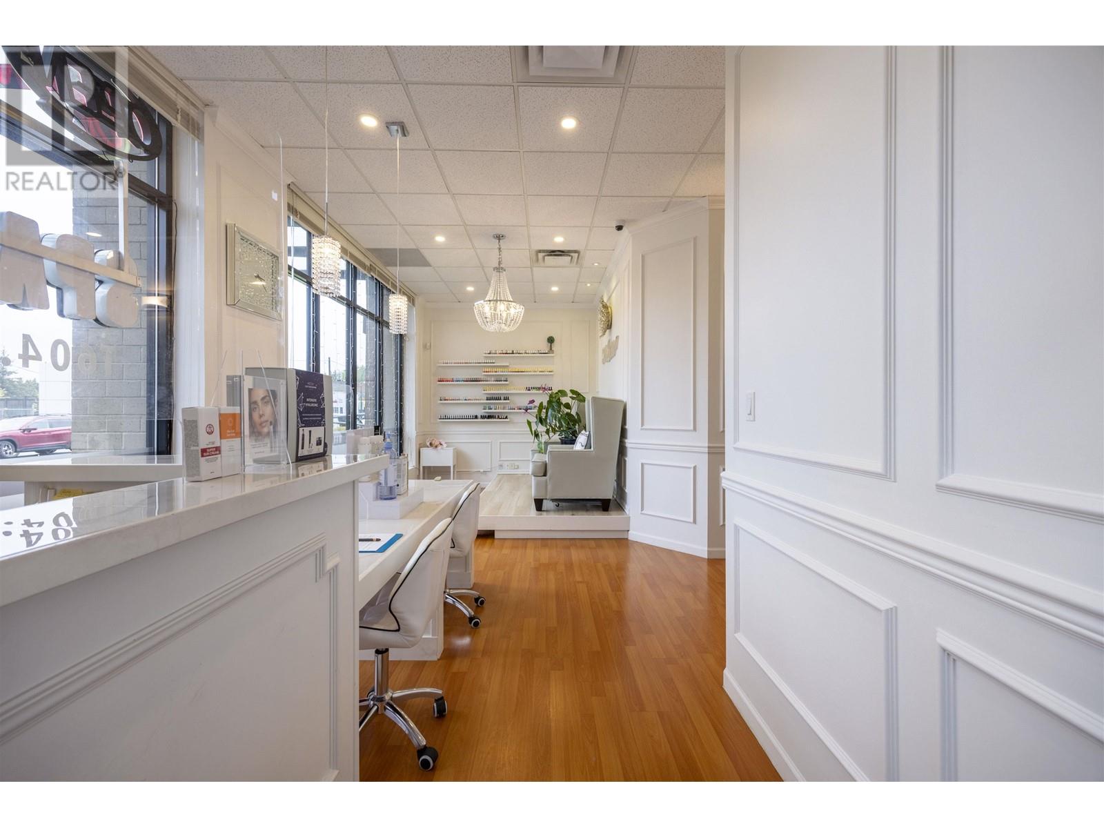 Property at 101 6983 KINGSWAY image 2