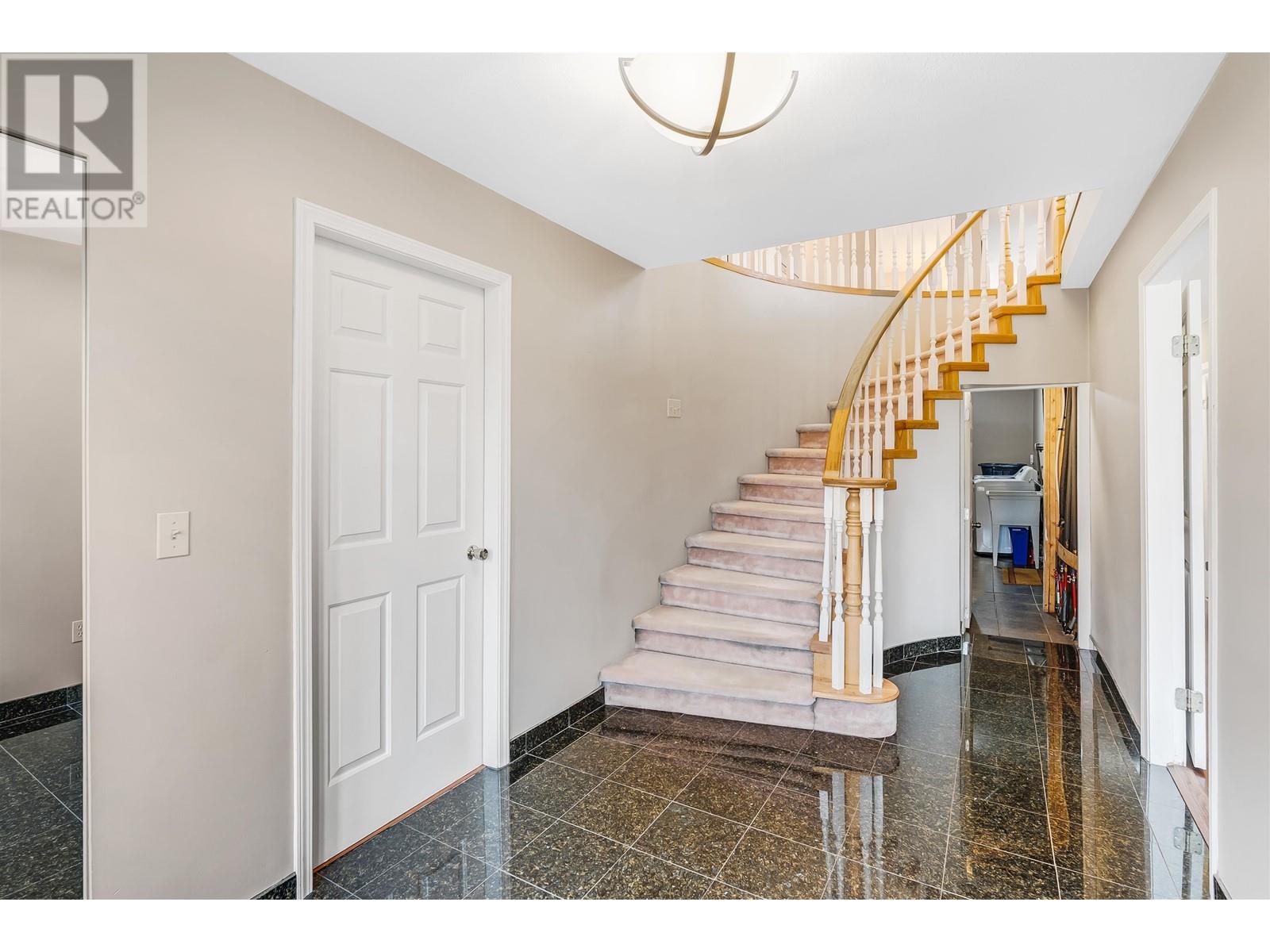 5655 Laurel Street, Burnaby, British Columbia  V5G 1N4 - Photo 2 - R3004073