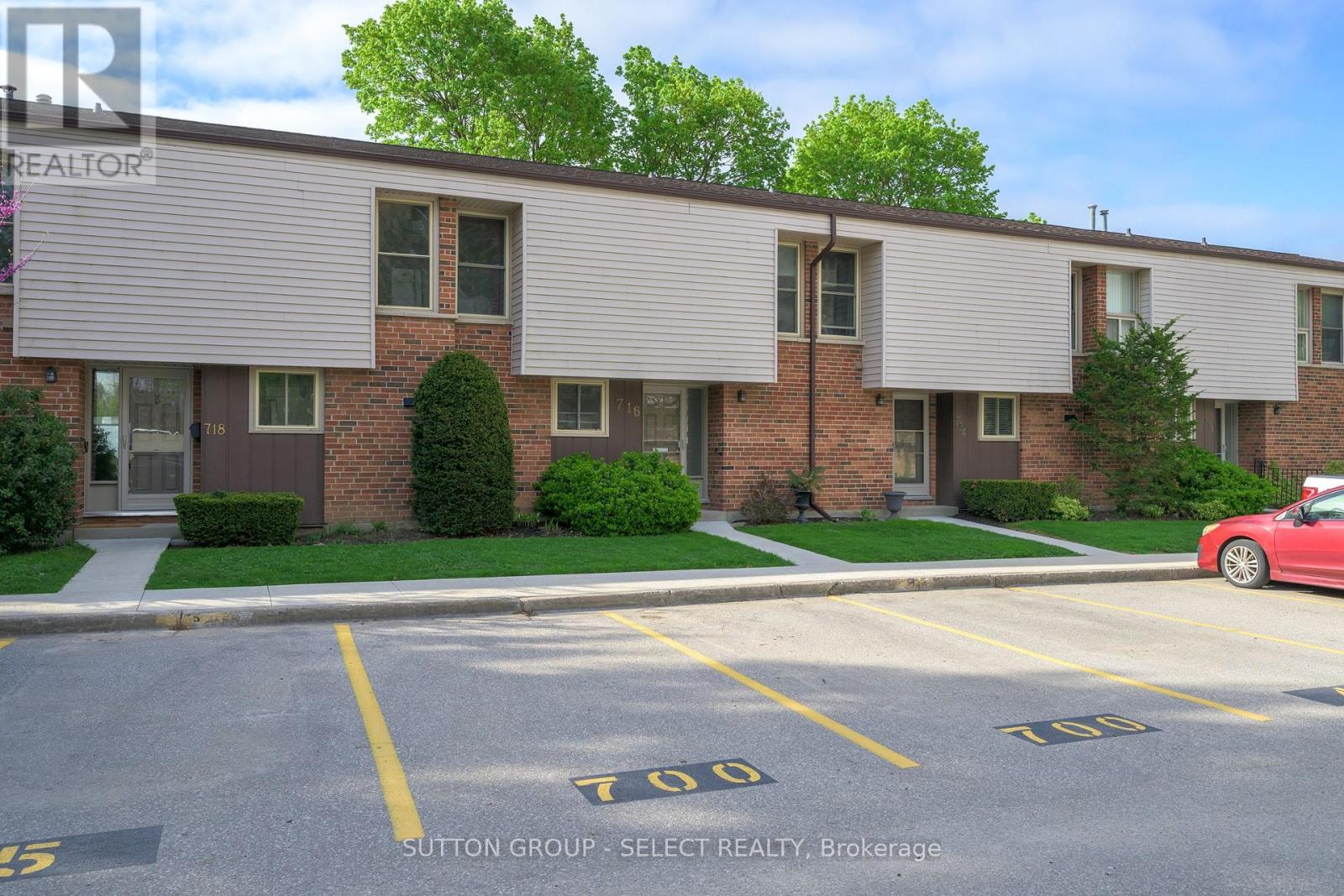 716 Fanshawe Park Road E, London North, Ontario  N5X 2B9 - Photo 2 - X12156902