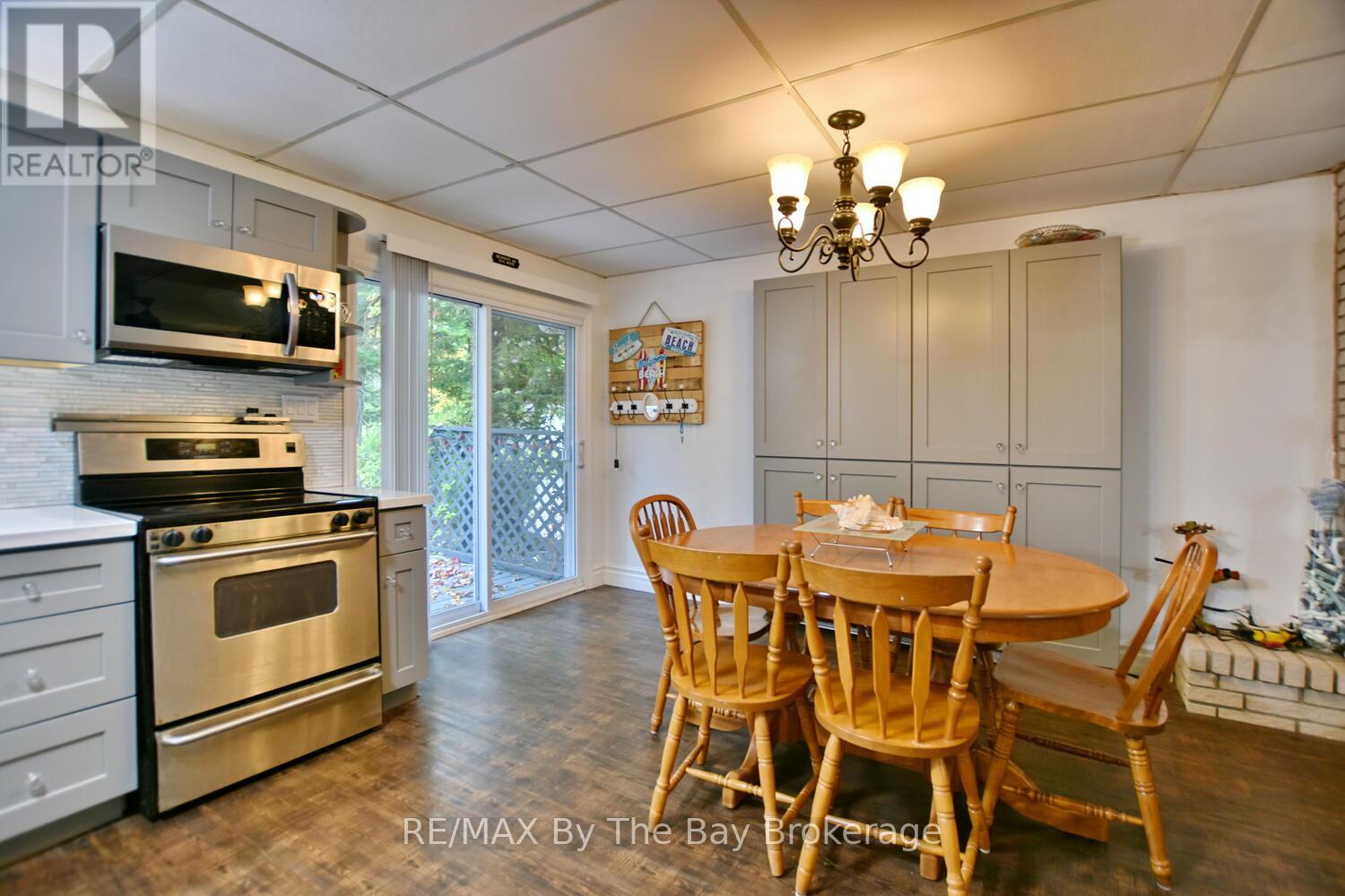 37 37th Street N, Wasaga Beach, Ontario L9Z 2B6 - Photo 10 - S12156909