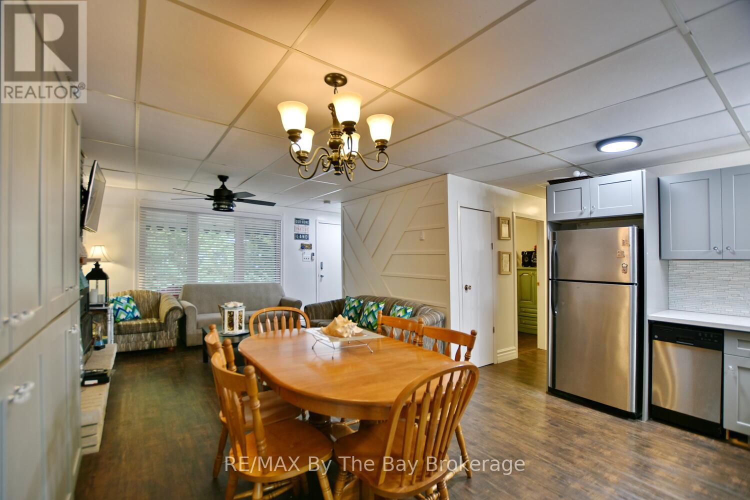 37 37th Street N, Wasaga Beach, Ontario L9Z 2B6 - Photo 11 - S12156909
