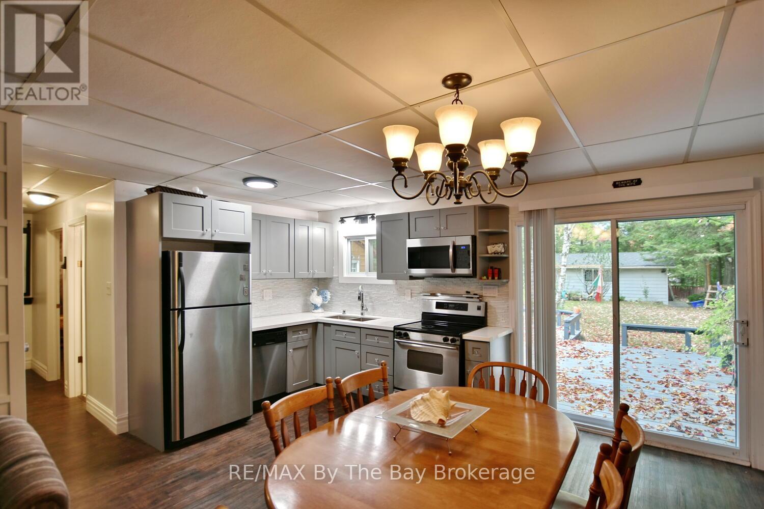 37 37th Street N, Wasaga Beach, Ontario L9Z 2B6 - Photo 13 - S12156909