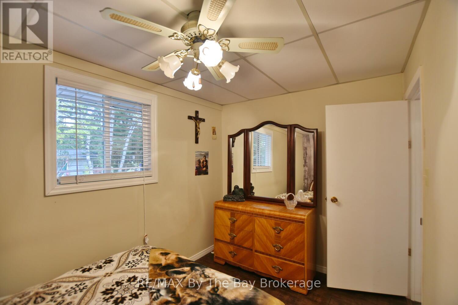 37 37th Street N, Wasaga Beach, Ontario L9Z 2B6 - Photo 16 - S12156909