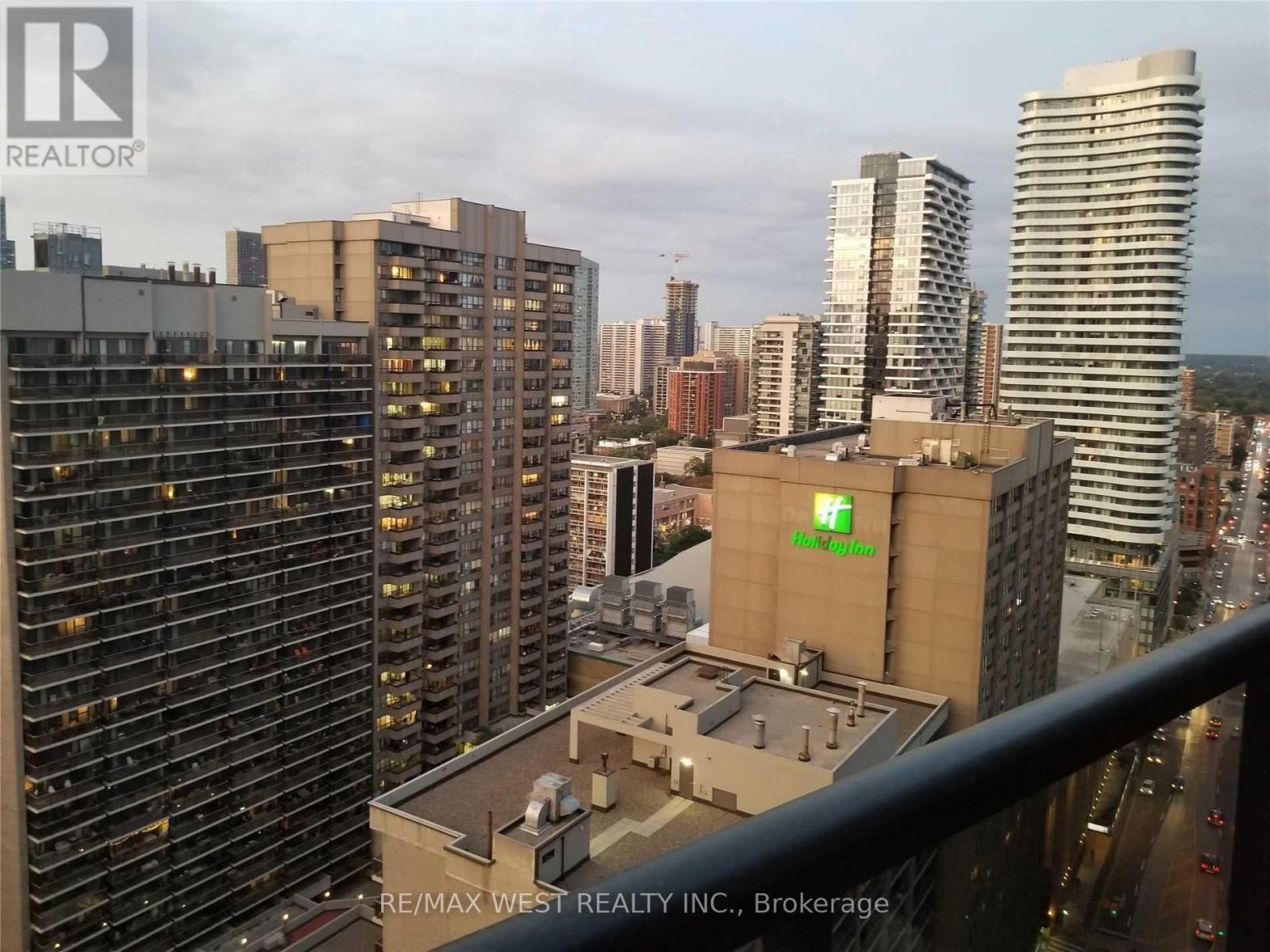 2703 - 21 CARLTON STREET, Toronto, Ontario