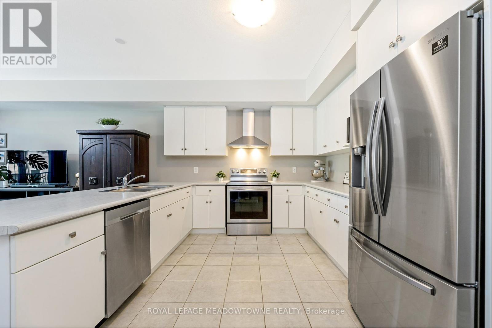 7 - 107 Westra Drive, Guelph, Ontario  N1K 0A5 - Photo 8 - X12156913