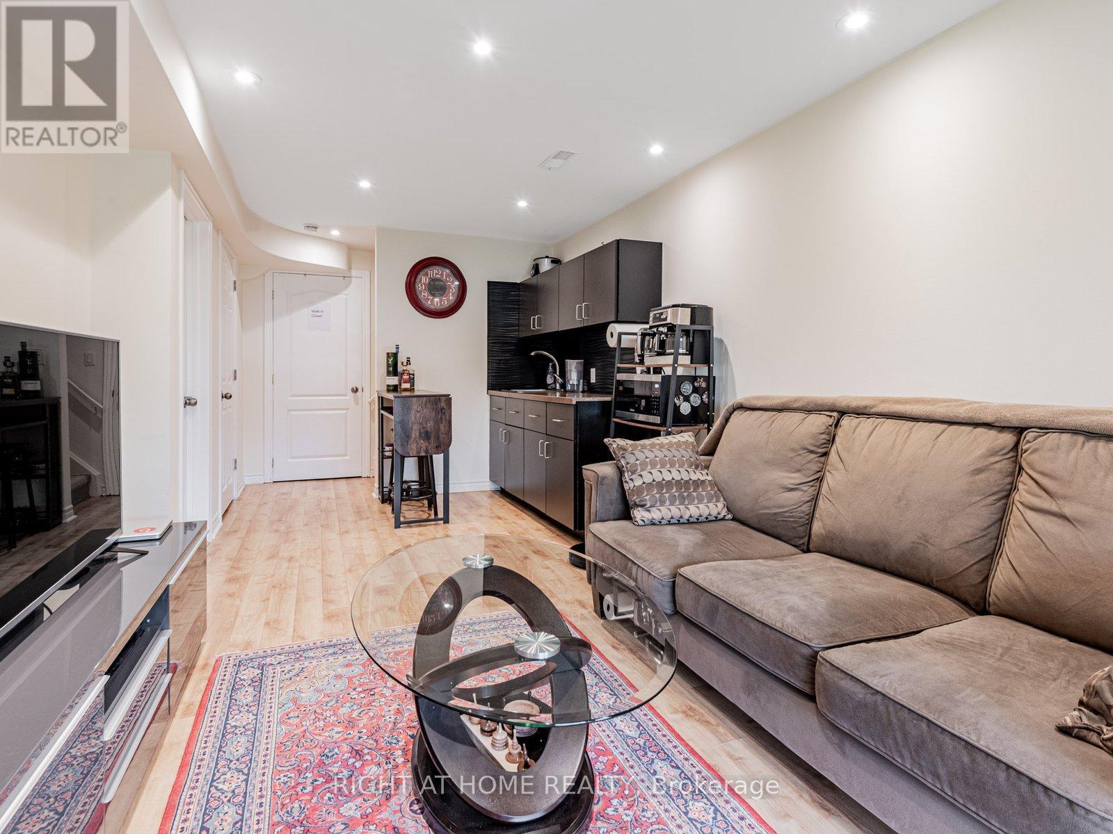 32 Millcliff Circle, Aurora, Ontario  L4G 7N7 - Photo 8 - N12129398