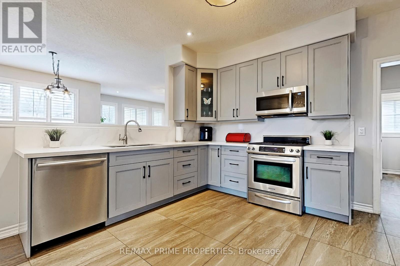 947 Booth Avenue, Innisfil, Ontario  L9S 0A5 - Photo 7 - N12127504