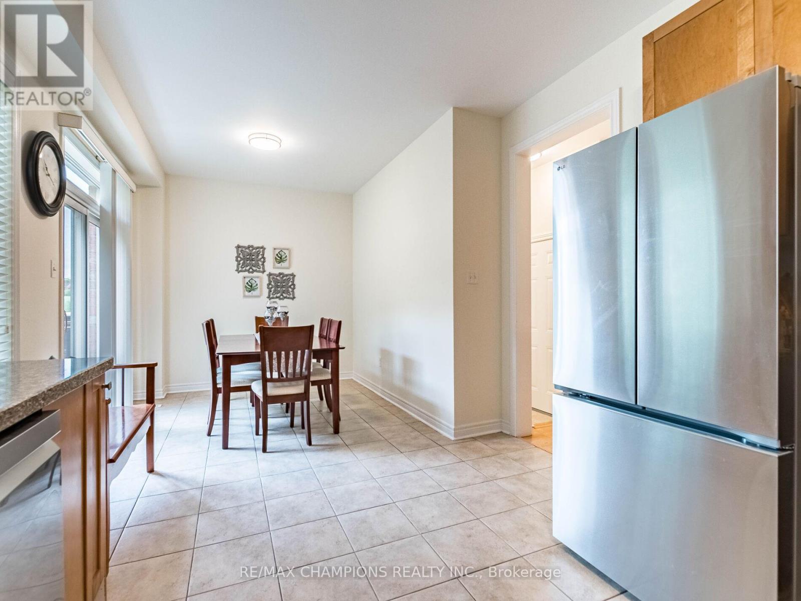 5508 Bellaggio Crescent, Mississauga, Ontario  L5V 0C5 - Photo 10 - W12156361