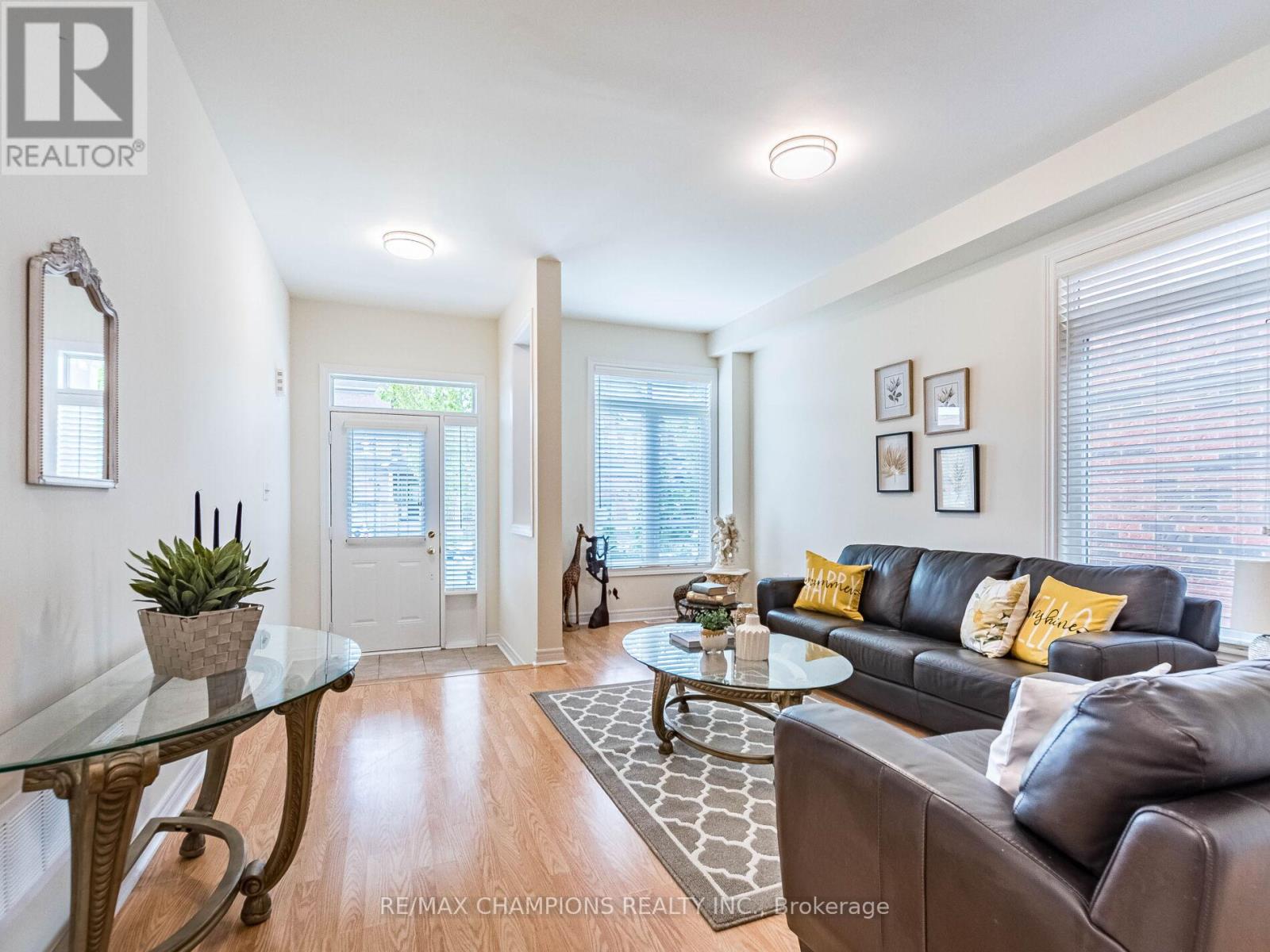 5508 Bellaggio Crescent, Mississauga, Ontario  L5V 0C5 - Photo 4 - W12156361