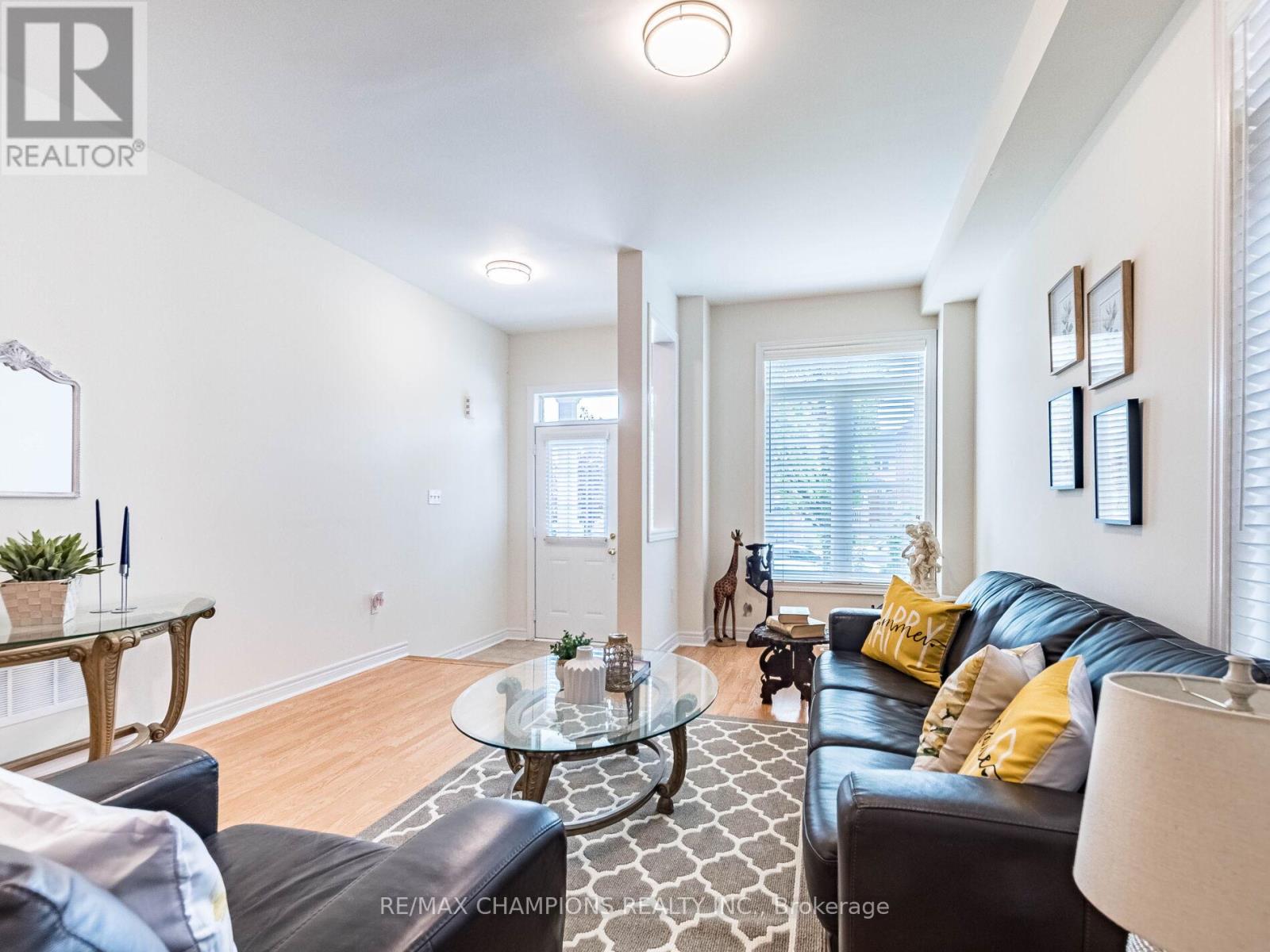 5508 Bellaggio Crescent, Mississauga, Ontario  L5V 0C5 - Photo 5 - W12156361
