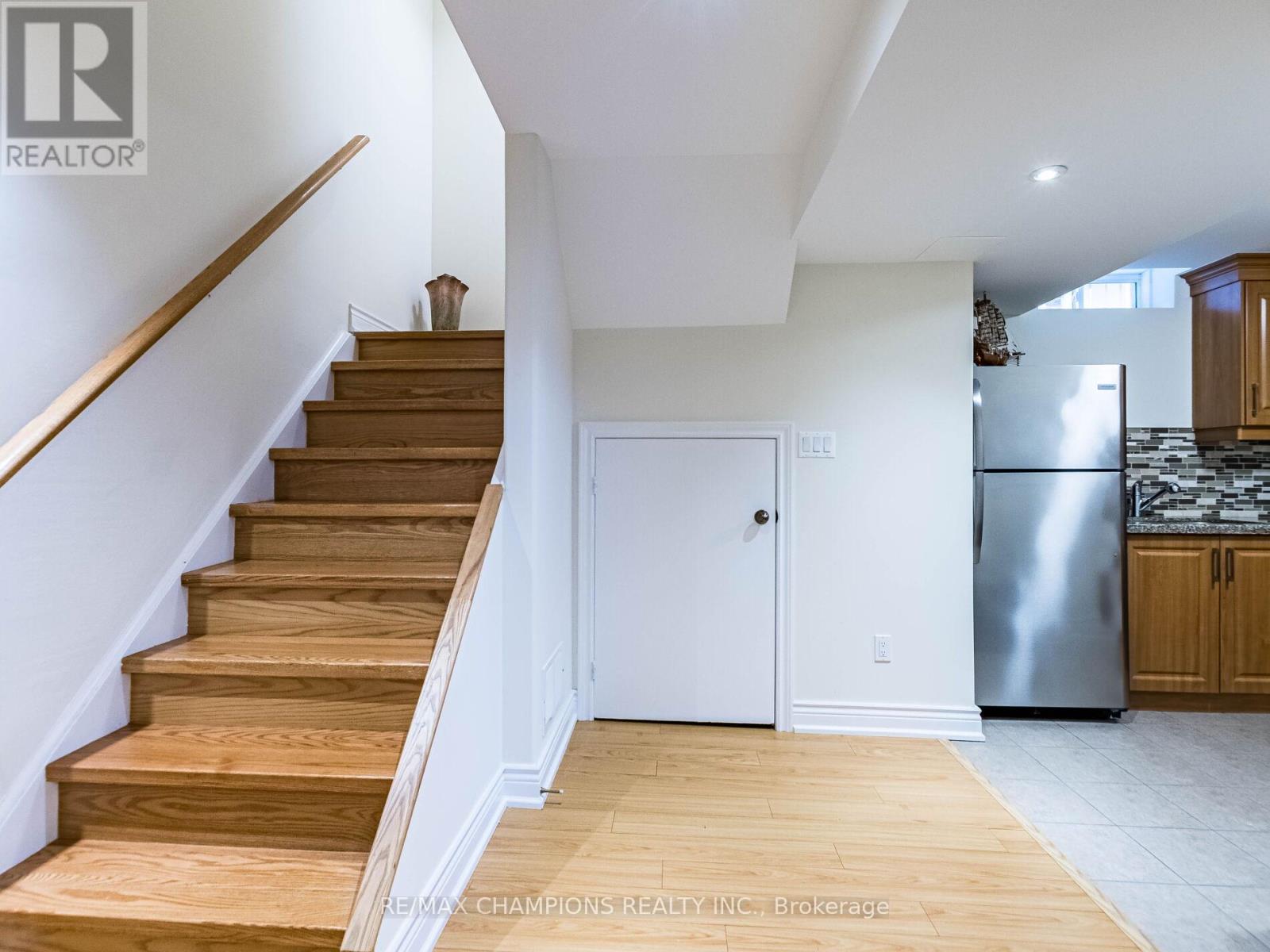 5508 Bellaggio Crescent, Mississauga, Ontario  L5V 0C5 - Photo 37 - W12156361