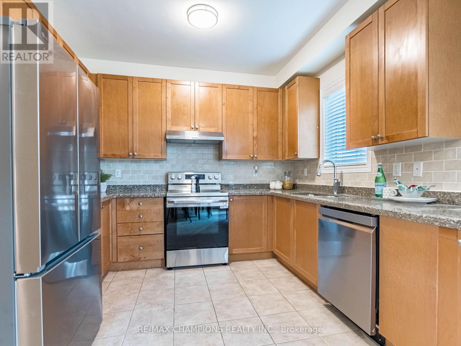 5508 Bellaggio Crescent, Mississauga, Ontario  L5V 0C5 - Photo 8 - W12156361