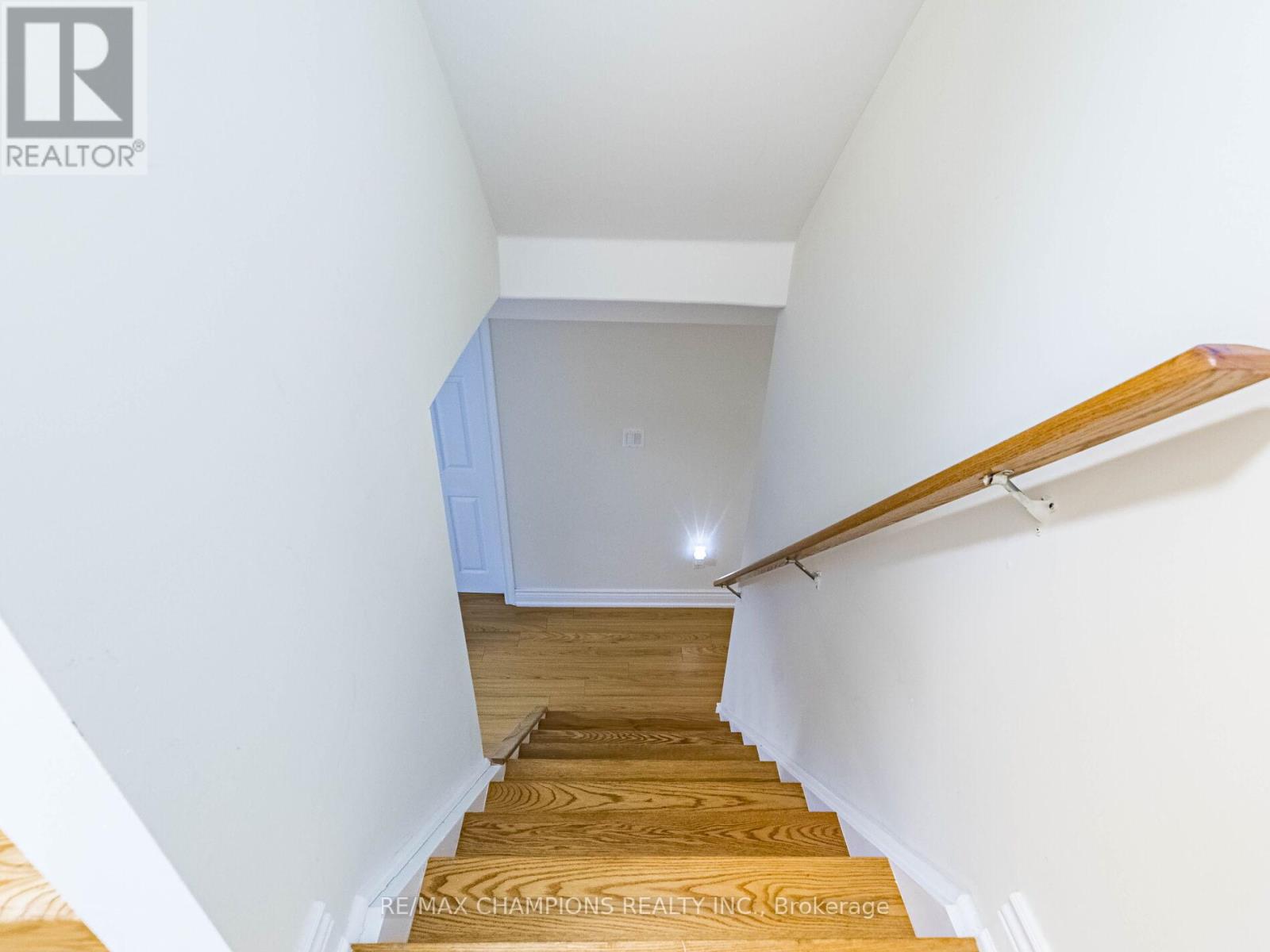5508 Bellaggio Crescent, Mississauga, Ontario  L5V 0C5 - Photo 28 - W12156361