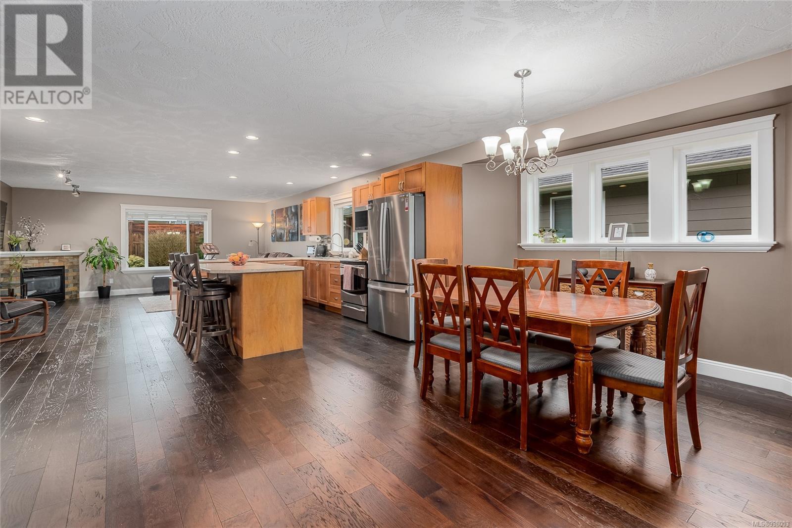 2457 Canuck Pl, Comox, British Columbia  V9M 0A2 - Photo 4 - 998003