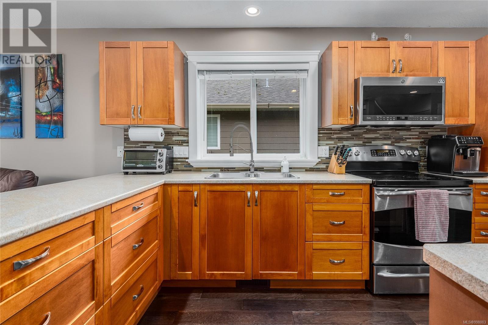 2457 Canuck Pl, Comox, British Columbia  V9M 0A2 - Photo 8 - 998003