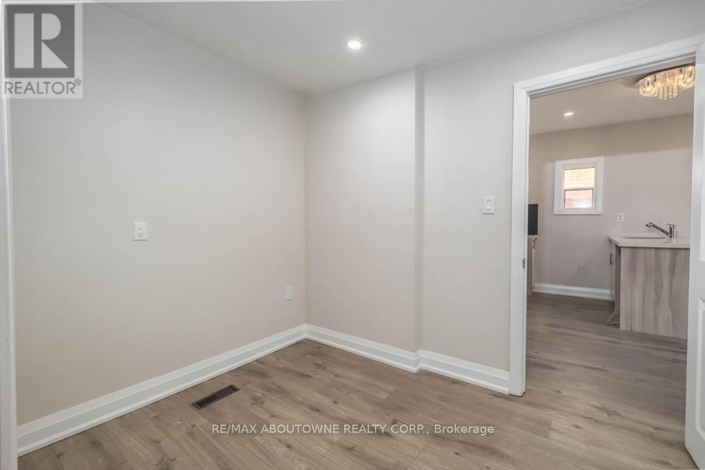 131 West Avenue N, Hamilton (Landsdale), Ontario  L8L 5C4 - Photo 12 - X12156943
