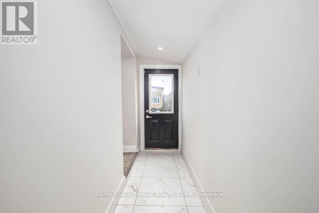 131 West Avenue N, Hamilton, Ontario  L8L 5C4 - Photo 2 - X12156943