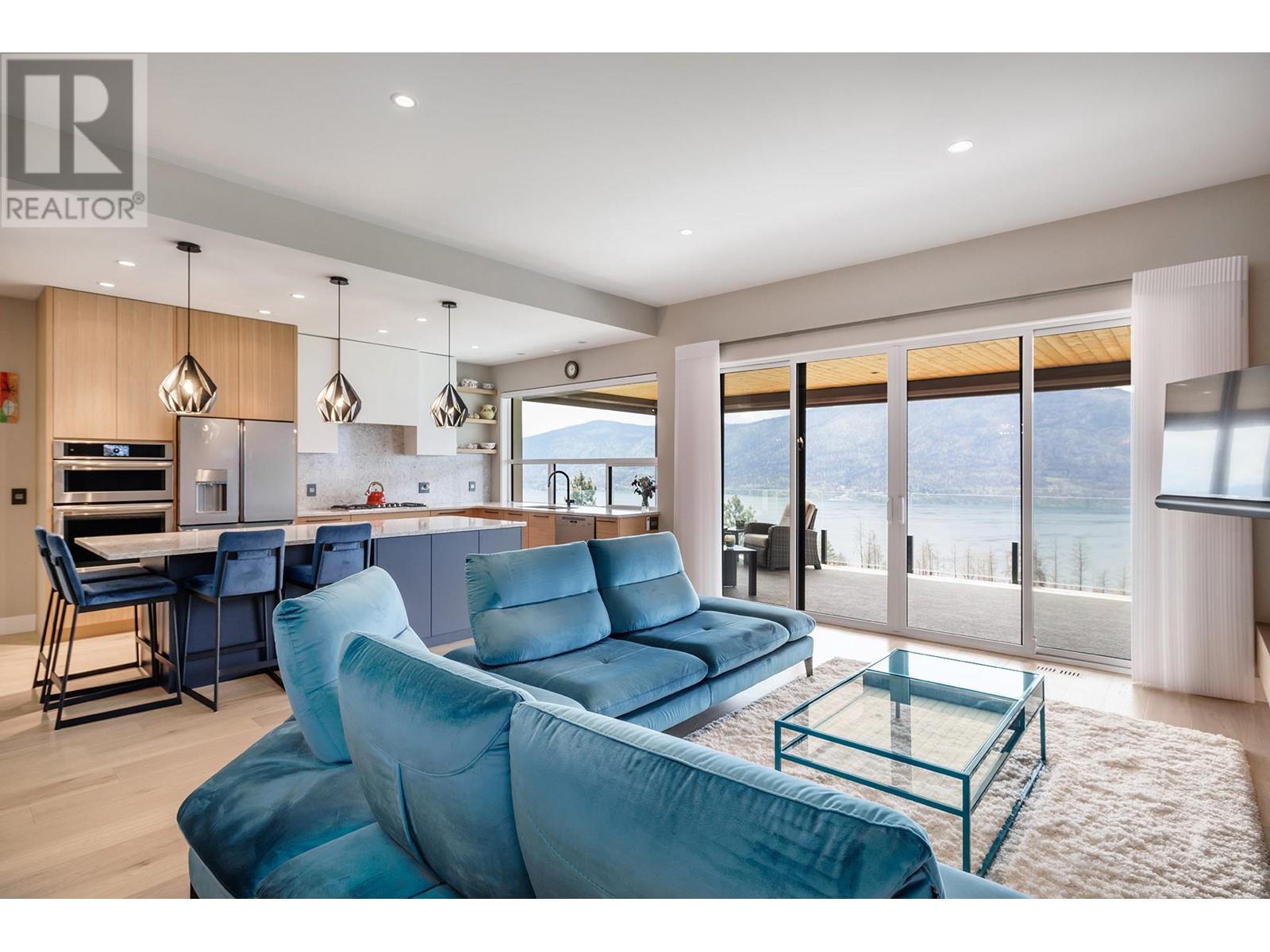 9814 Beacon Hill Crescent, Lake Country, British Columbia  V4V 0A9 - Photo 4 - 10348188