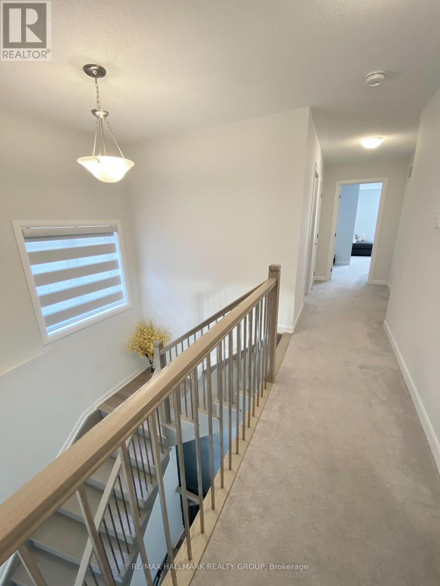 46 Eramosa Crescent, Ottawa, Ontario  K2T 0R3 - Photo 17 - X12156974