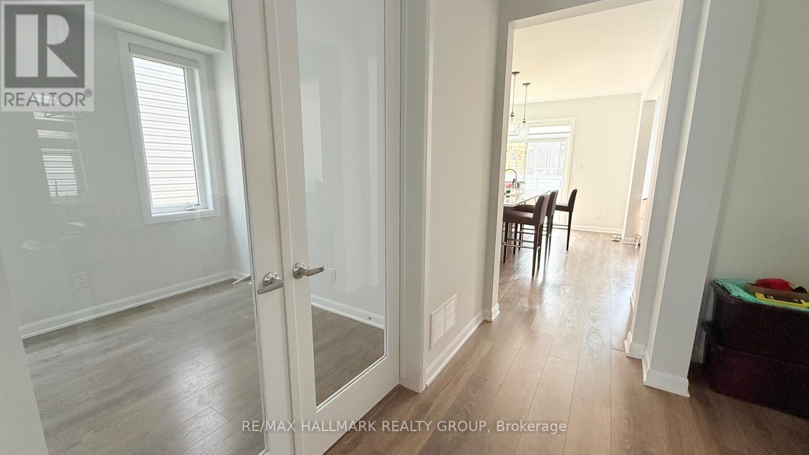 46 Eramosa Crescent, Ottawa, Ontario  K2T 0R3 - Photo 5 - X12156974