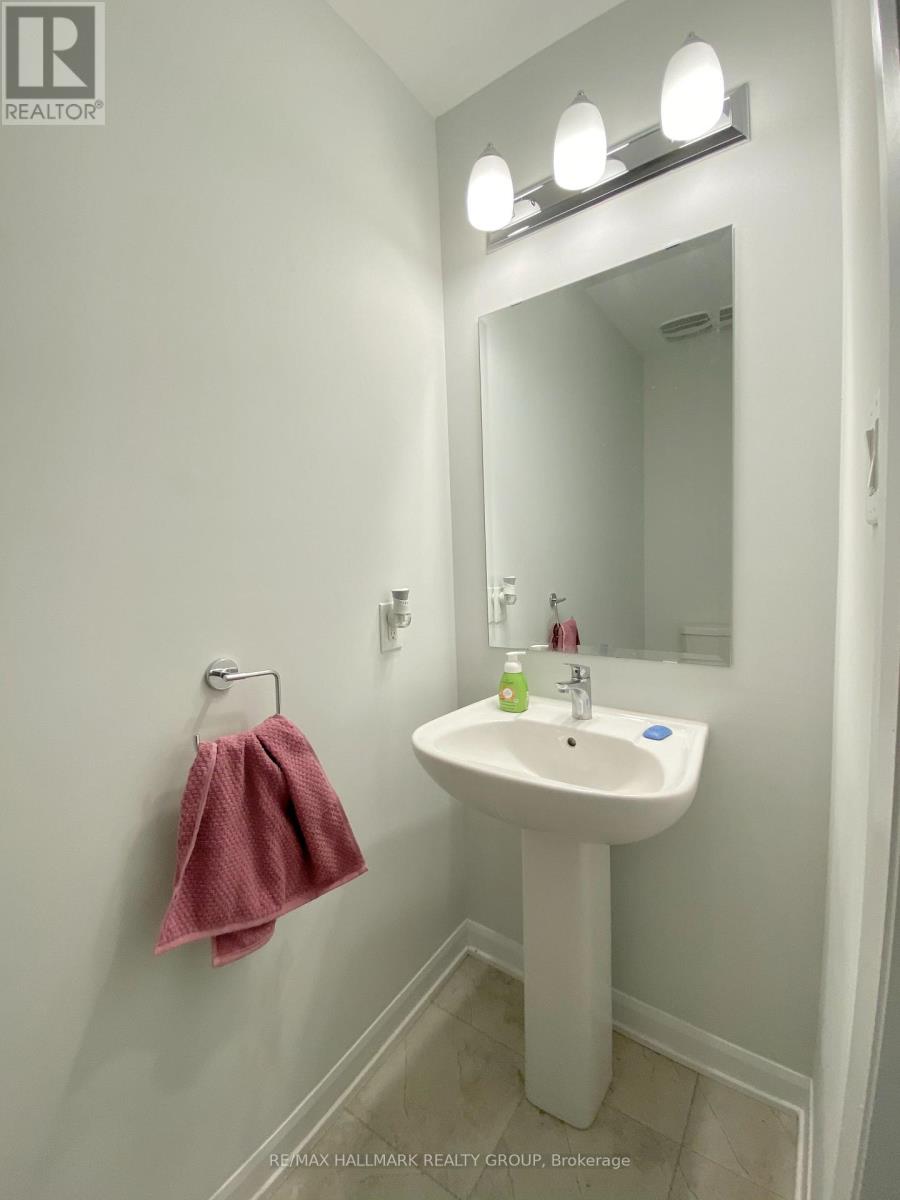 46 Eramosa Crescent, Ottawa, Ontario  K2T 0R3 - Photo 9 - X12156974